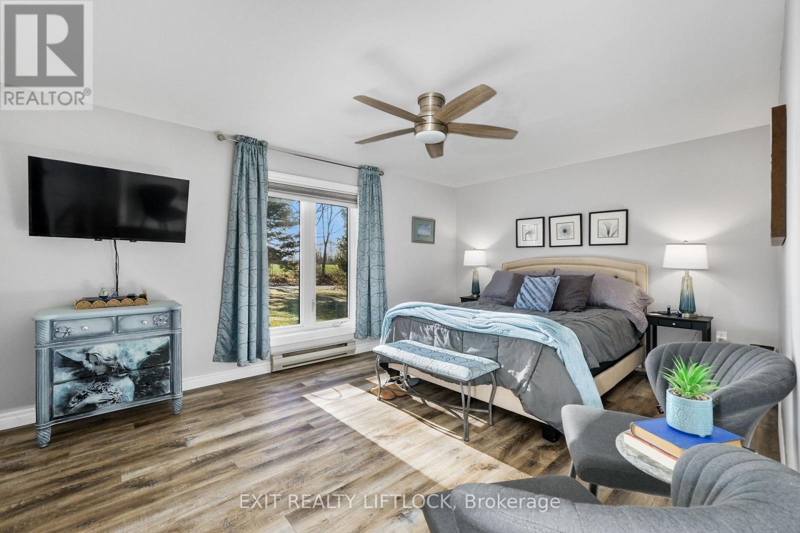 2348 18Th Line, Selwyn, ON - Indoor Photo Showing Bedroom