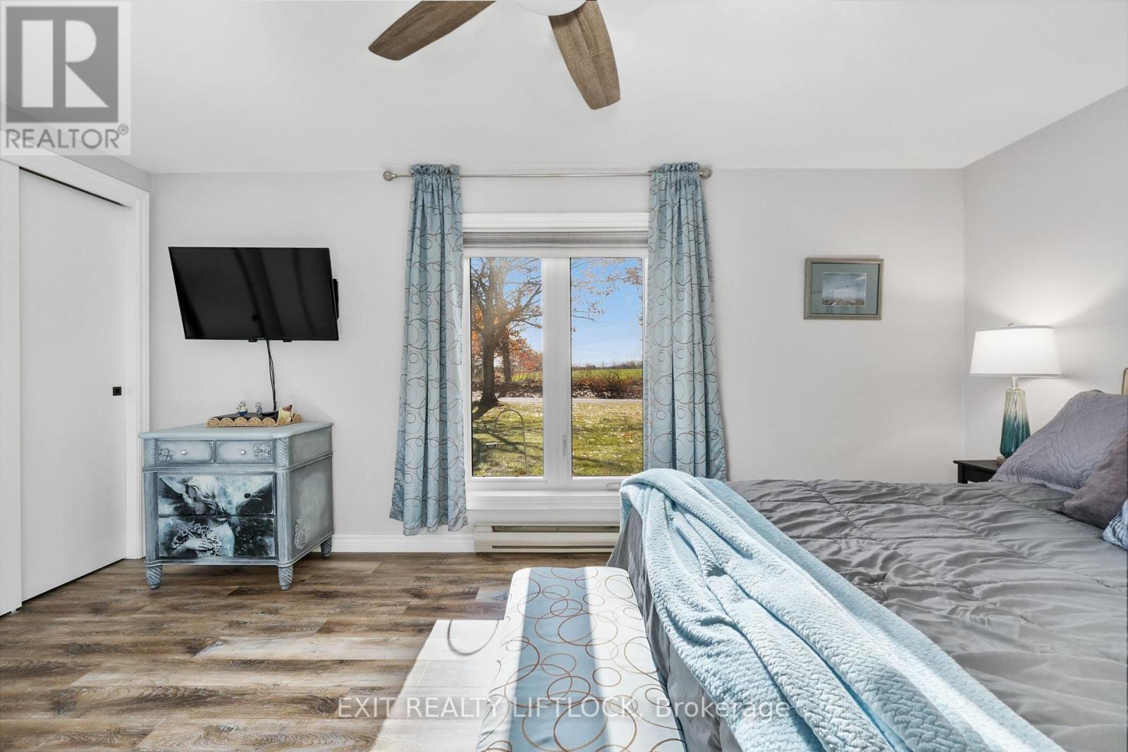 2348 18Th Line, Selwyn, ON - Indoor Photo Showing Bedroom