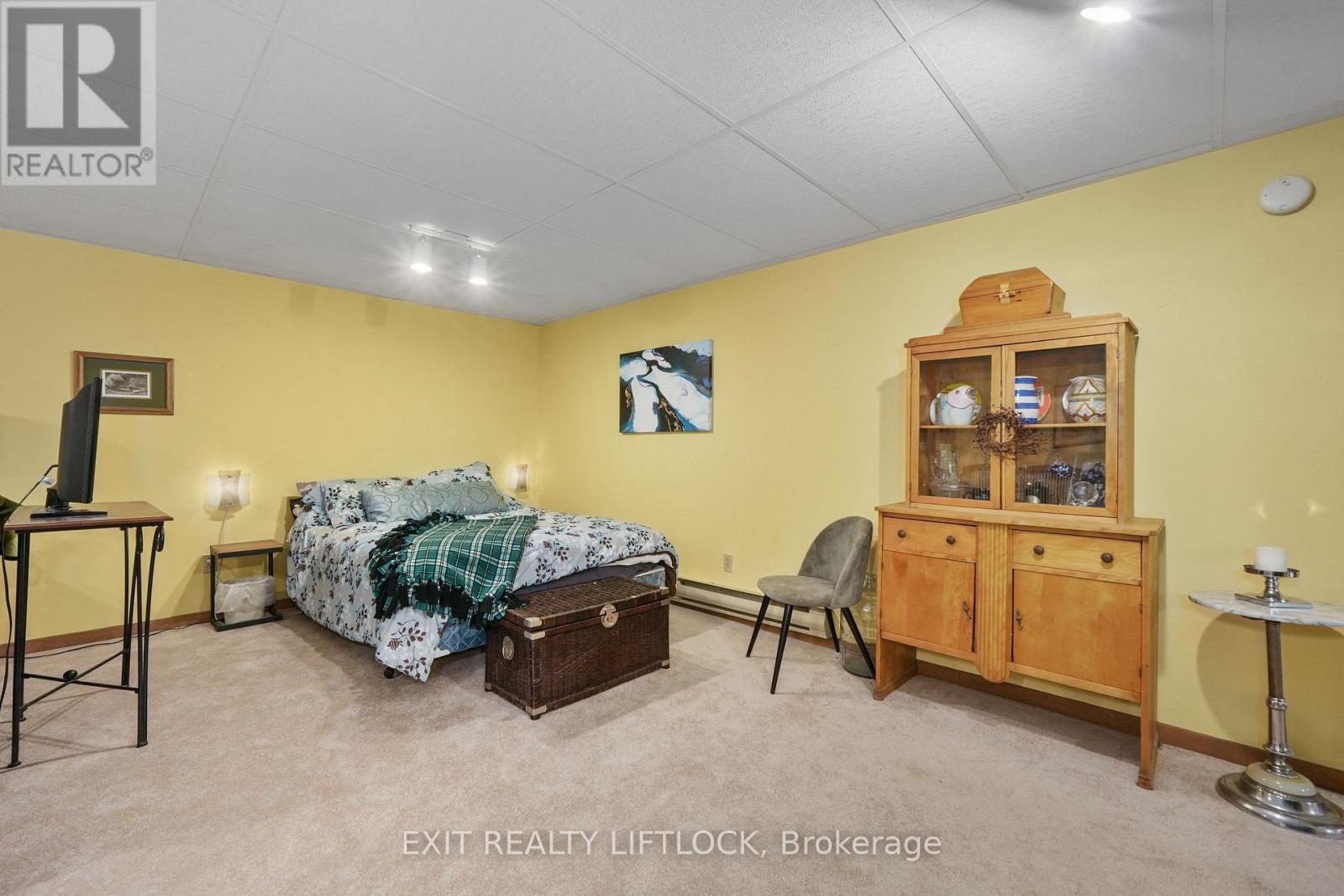 2348 18Th Line, Selwyn, ON - Indoor Photo Showing Bedroom