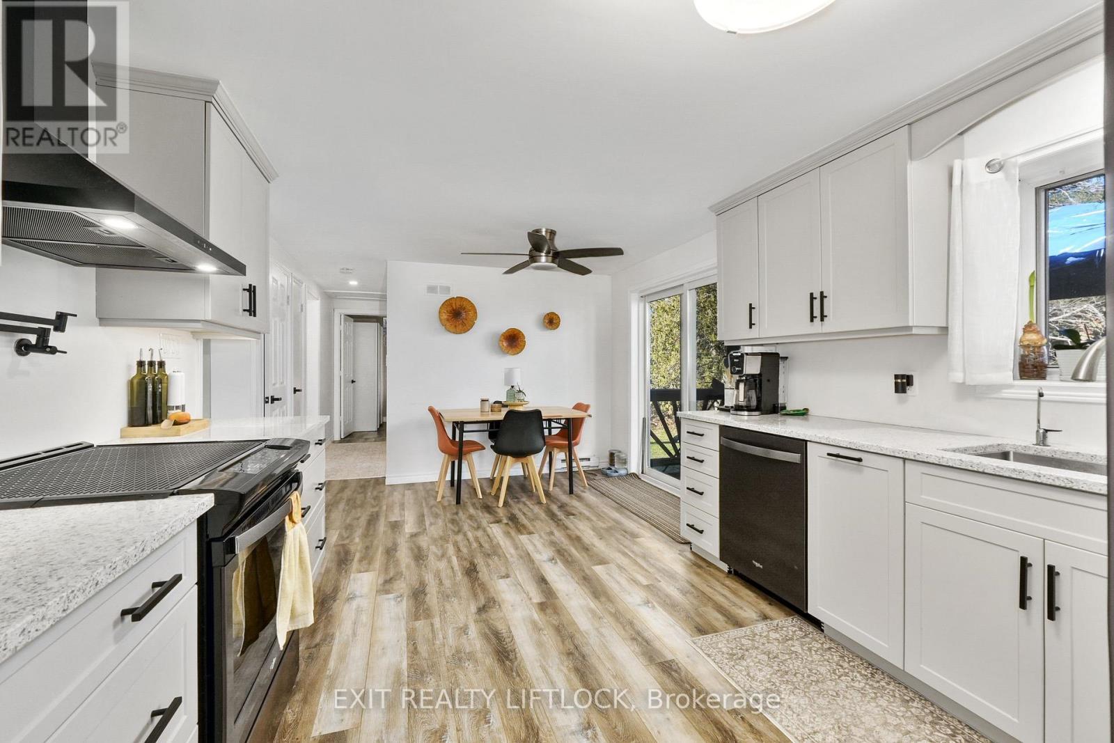 2348 18Th Line, Selwyn, ON - Indoor Photo Showing Kitchen