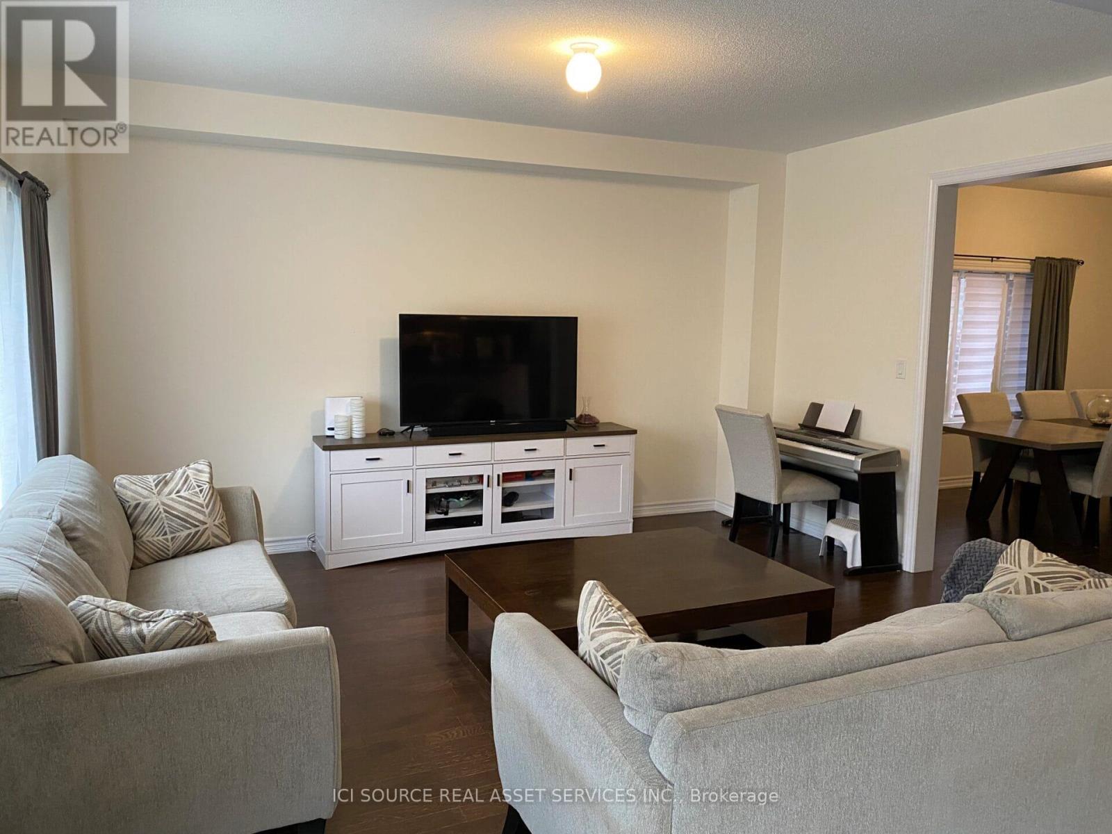 1346 Stevens Road, Innisfil, ON - Indoor Photo Showing Living Room