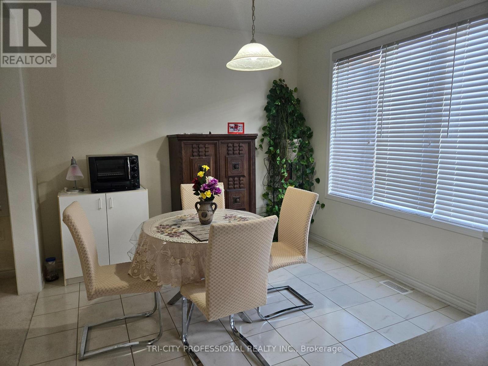 520 Edenbrook Hill Drive, Brampton, ON - Indoor Photo Showing Dining Room