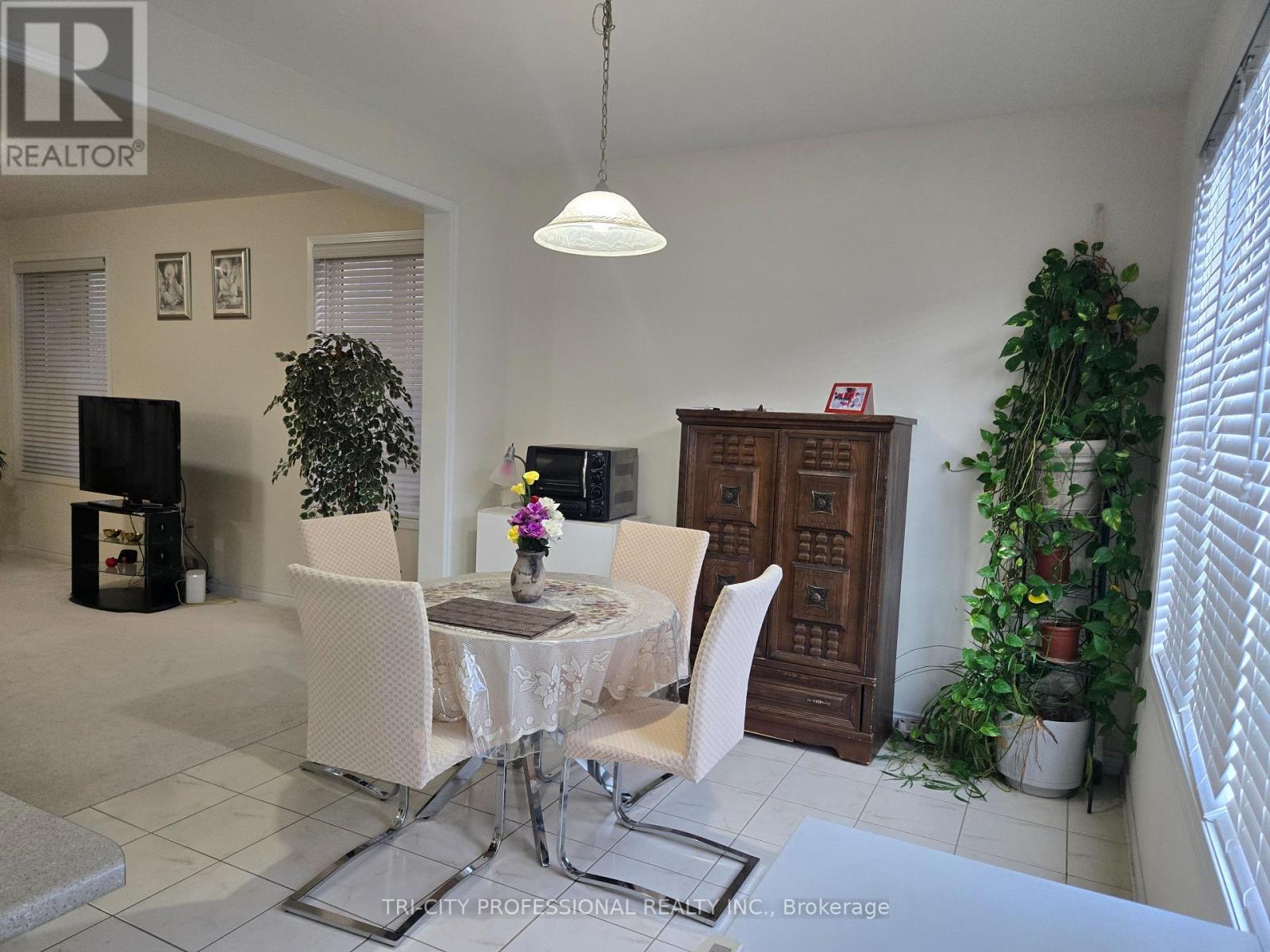 520 Edenbrook Hill Drive, Brampton, ON - Indoor Photo Showing Dining Room