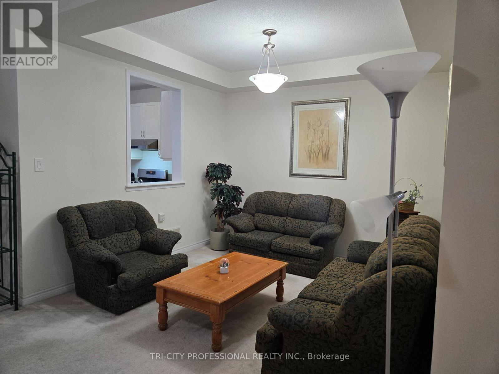 520 Edenbrook Hill Drive, Brampton, ON - Indoor Photo Showing Living Room