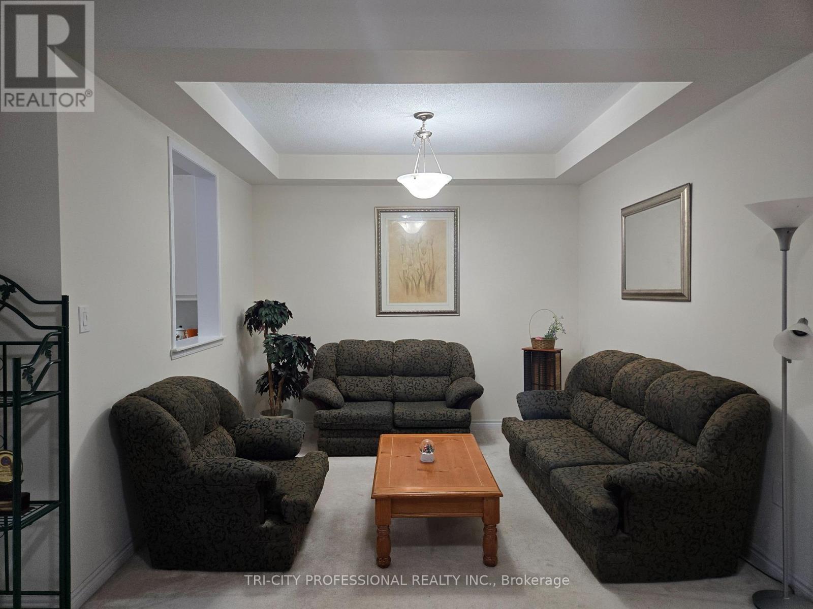 520 Edenbrook Hill Drive, Brampton, ON - Indoor Photo Showing Living Room