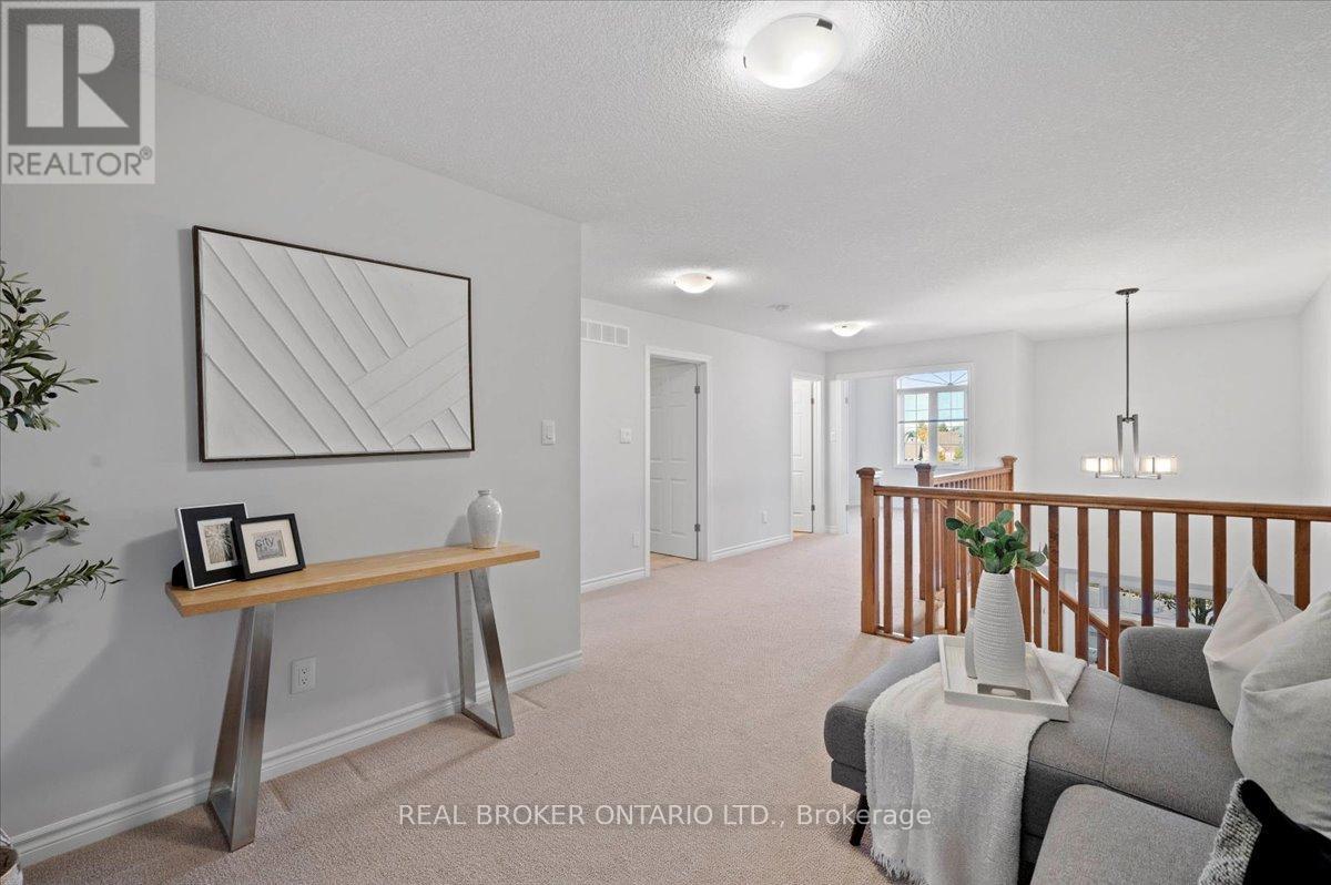 22 - 435 Winchester Drive, Waterloo, ON - Indoor Photo Showing Other Room