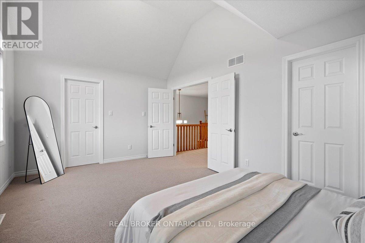 22 - 435 Winchester Drive, Waterloo, ON - Indoor Photo Showing Bedroom