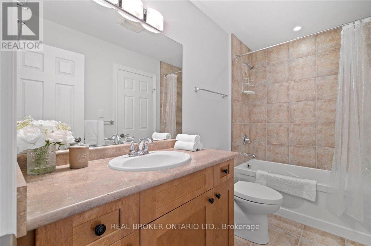 22 - 435 Winchester Drive, Waterloo, ON - Indoor Photo Showing Bathroom