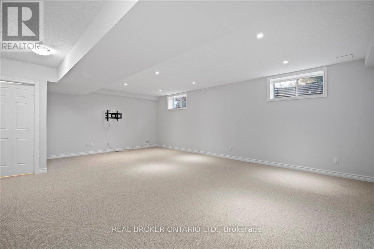 22 - 435 Winchester Drive, Waterloo, ON - Indoor Photo Showing Other Room