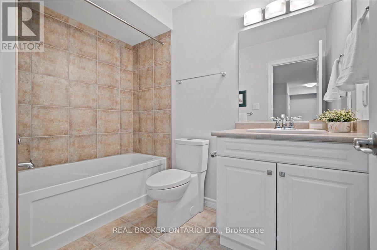 22 - 435 Winchester Drive, Waterloo, ON - Indoor Photo Showing Bathroom