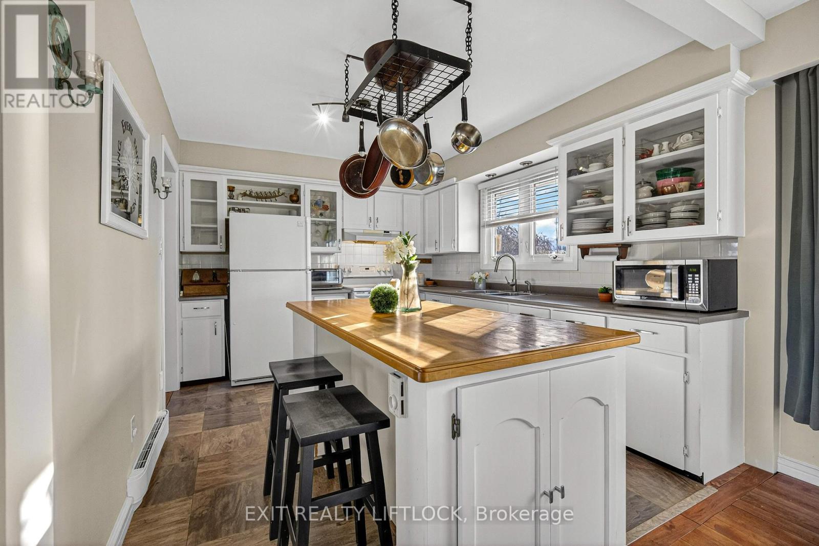 2146 Highway 7, Otonabee-South Monaghan, ON - Indoor Photo Showing Kitchen