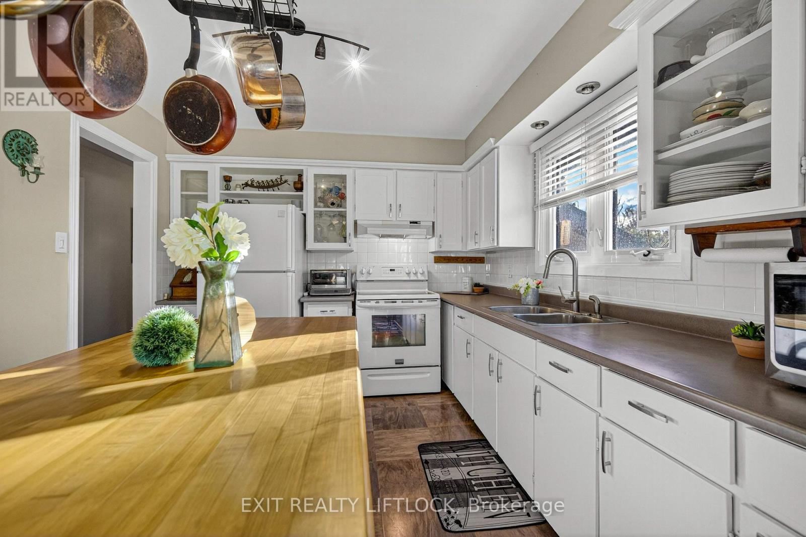 2146 Highway 7, Otonabee-South Monaghan, ON - Indoor Photo Showing Kitchen With Double Sink