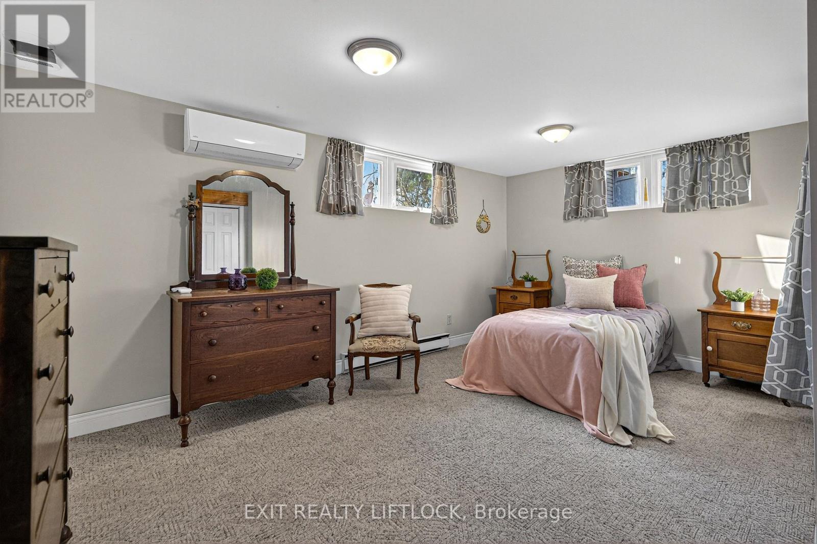 2146 Highway 7, Otonabee-South Monaghan, ON - Indoor Photo Showing Bedroom