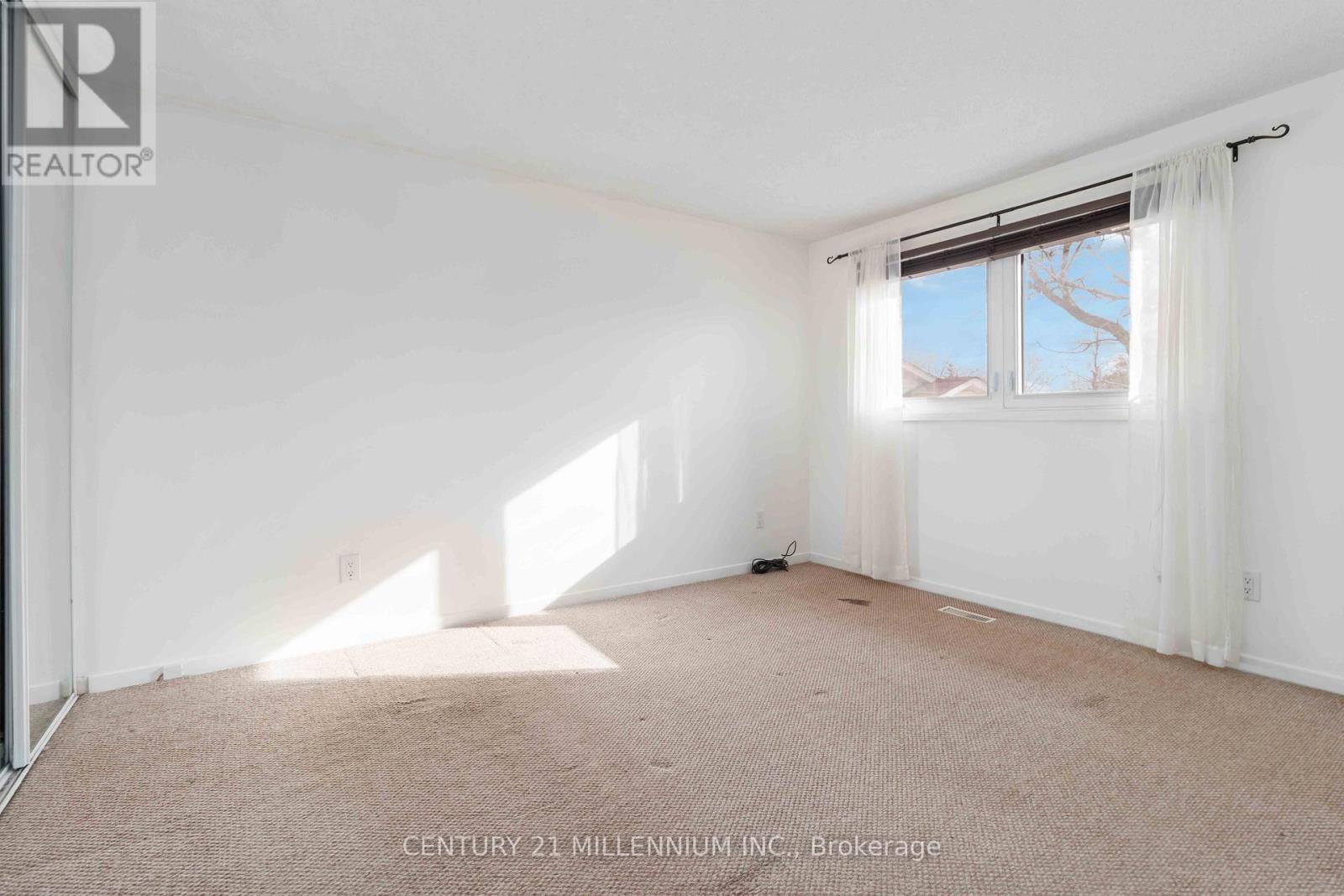 53 Courtleigh Square, Brampton, ON - Indoor Photo Showing Other Room