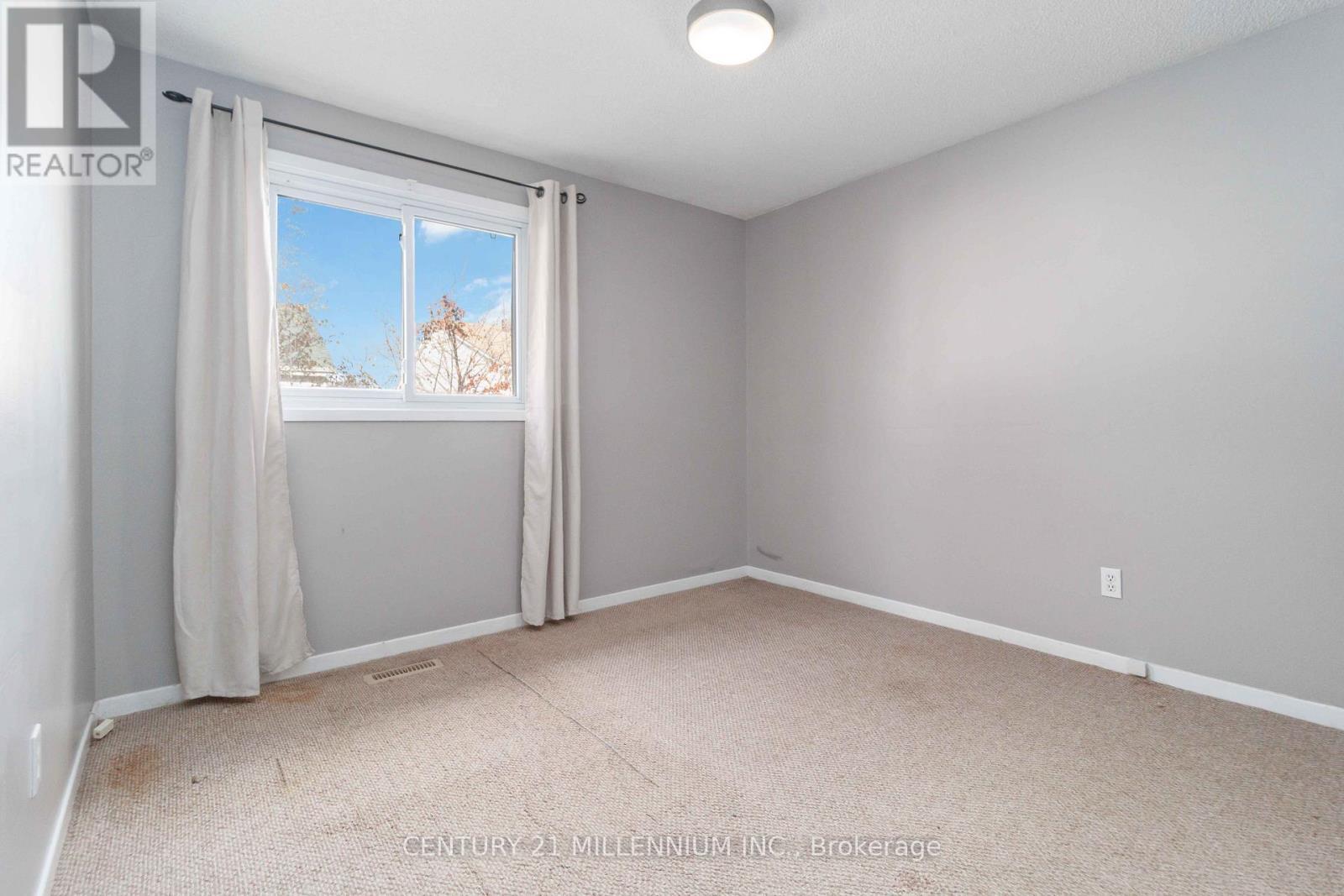 53 Courtleigh Square, Brampton, ON - Indoor Photo Showing Other Room