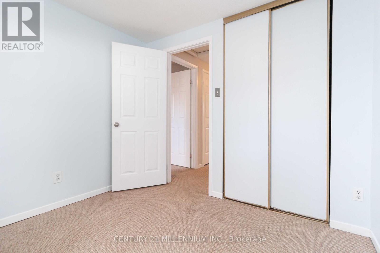 53 Courtleigh Square, Brampton, ON - Indoor Photo Showing Other Room