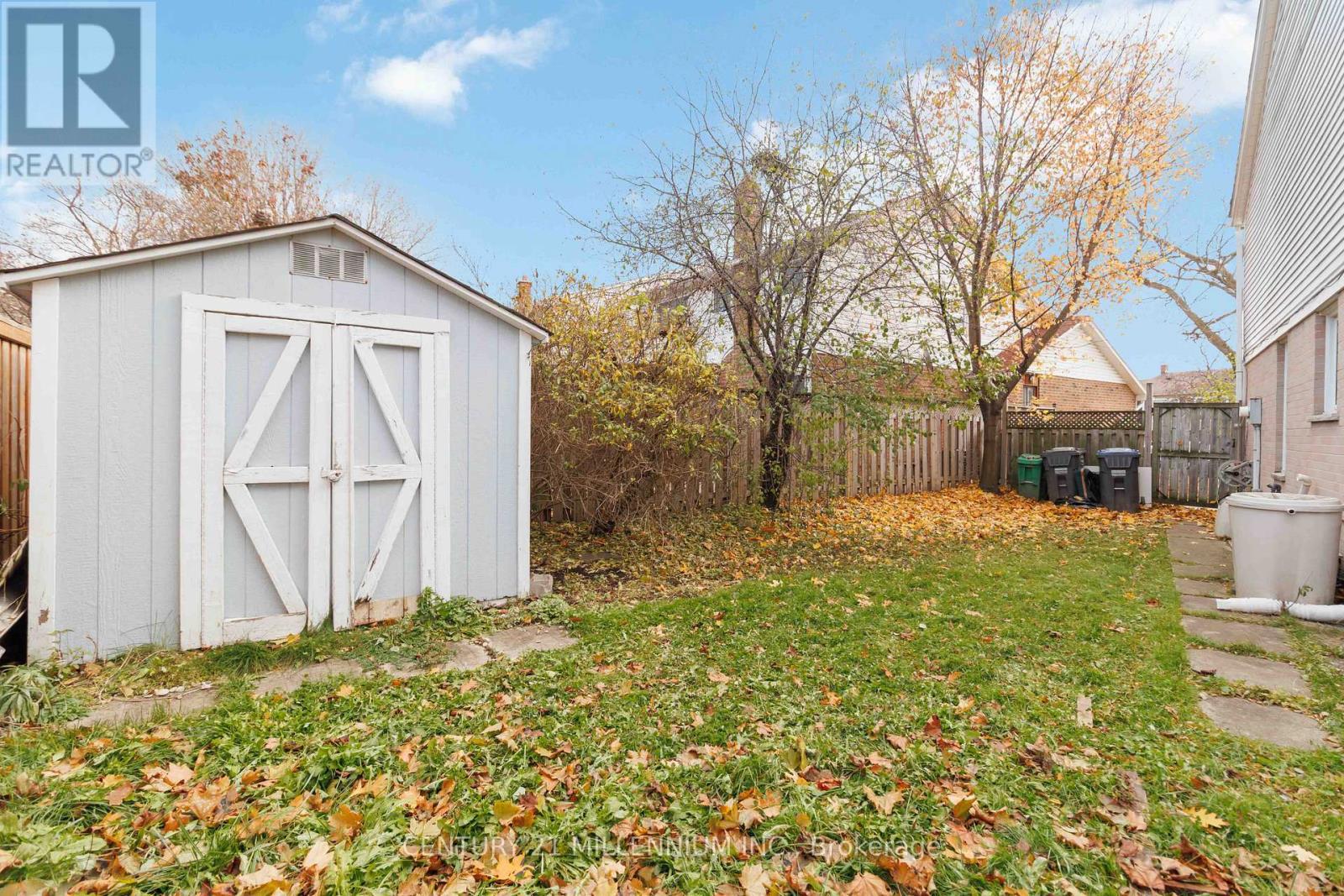 53 Courtleigh Square, Brampton, ON - Outdoor