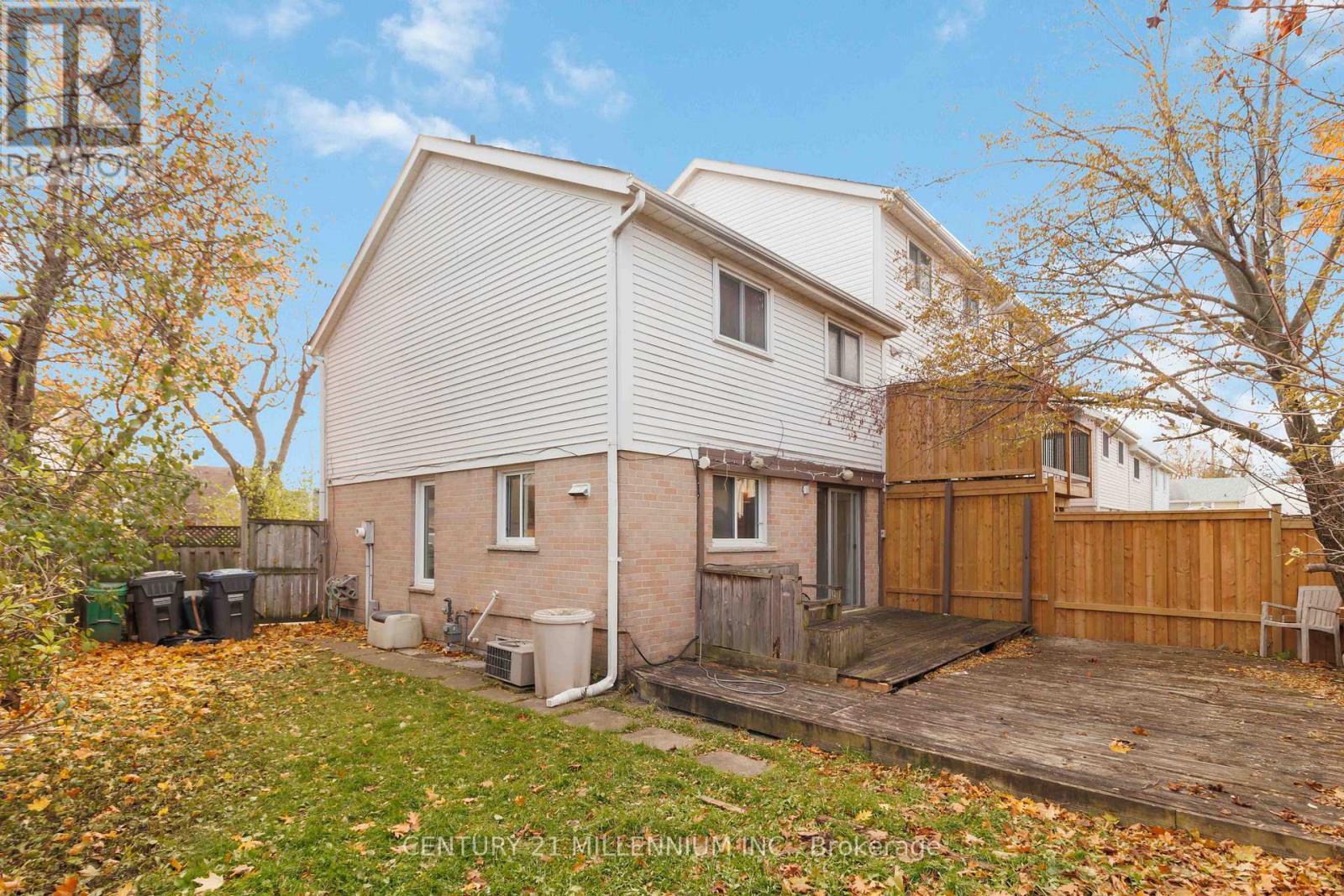 53 Courtleigh Square, Brampton, ON - Outdoor