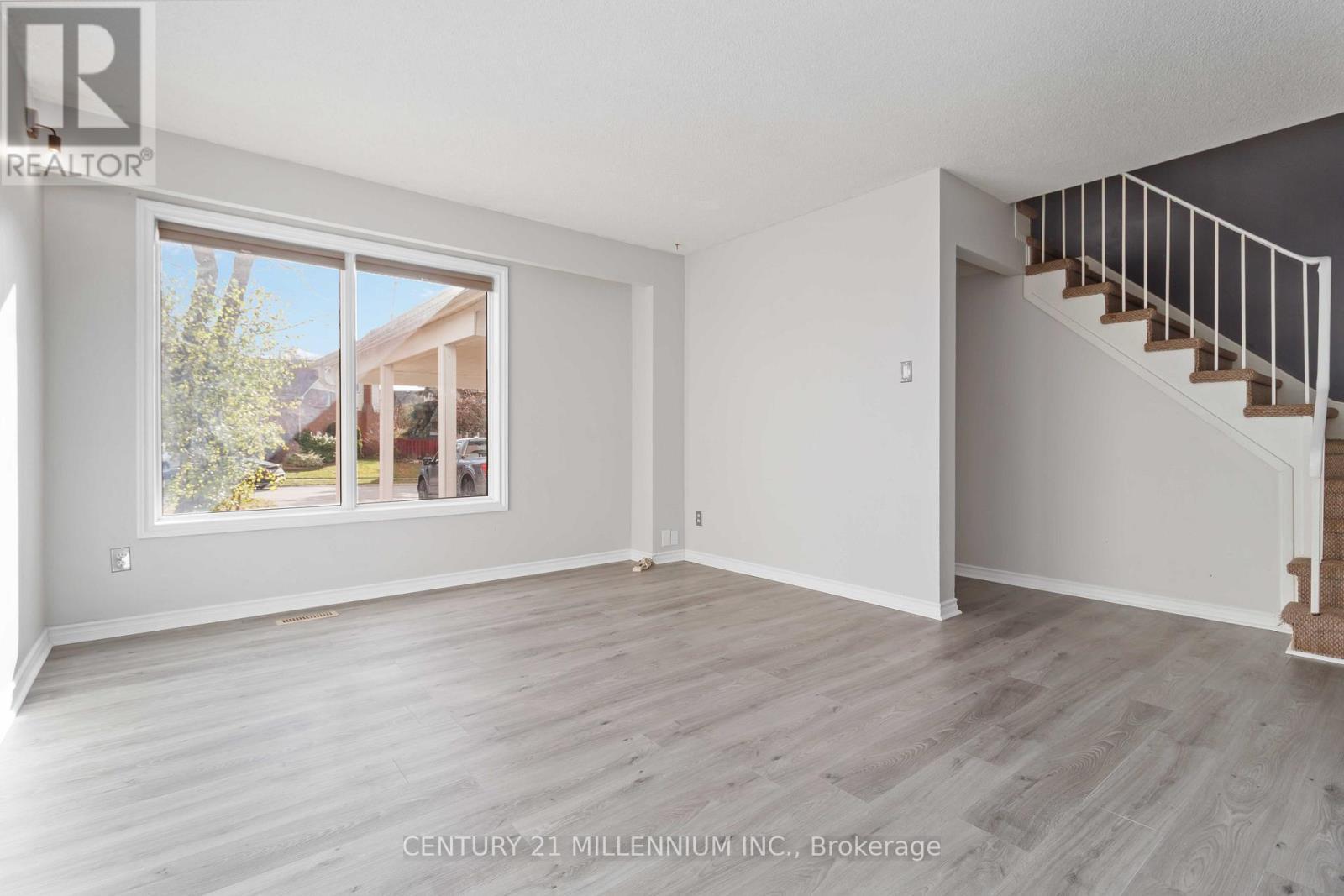 53 Courtleigh Square, Brampton, ON - Indoor Photo Showing Other Room