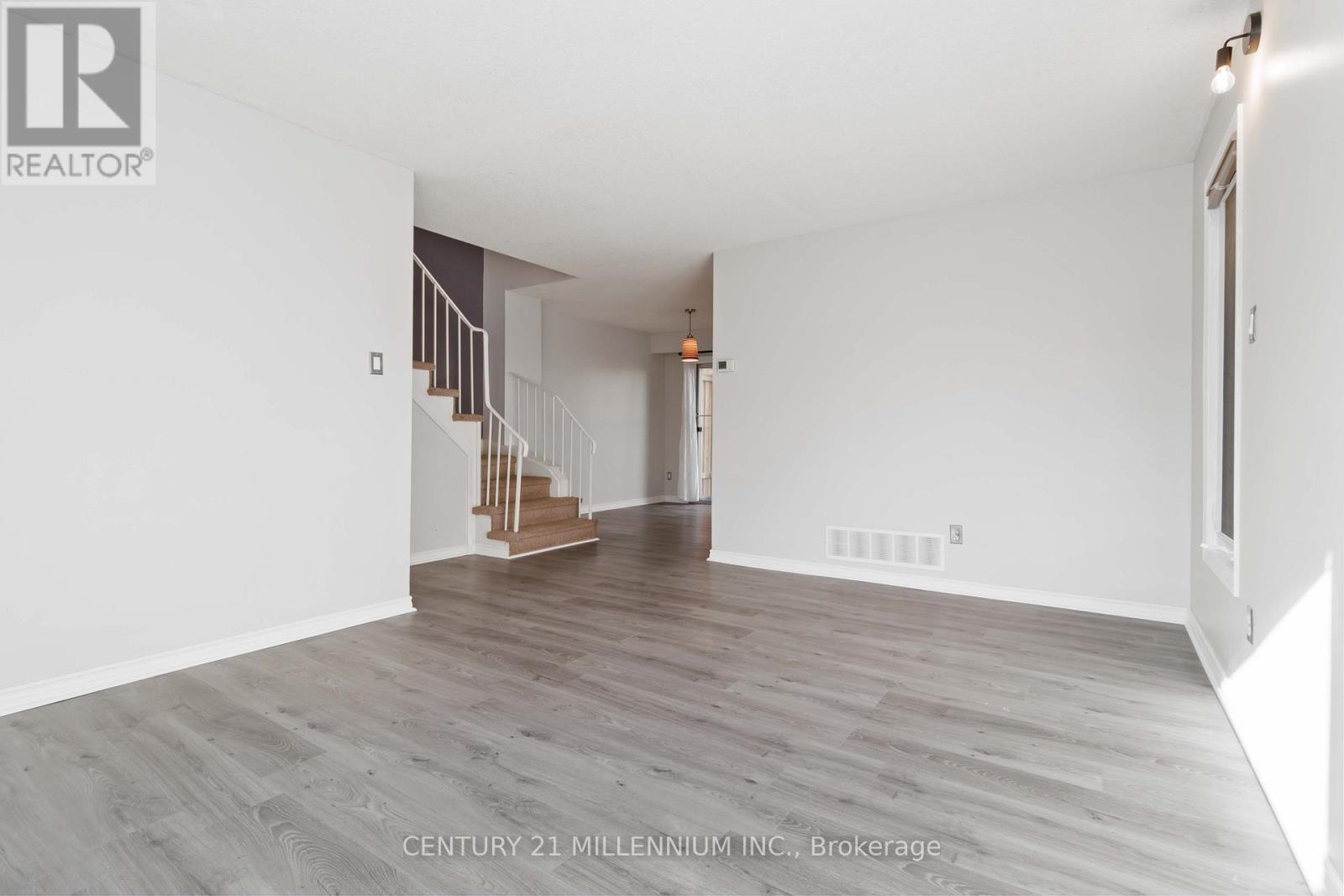 53 Courtleigh Square, Brampton, ON - Indoor Photo Showing Other Room