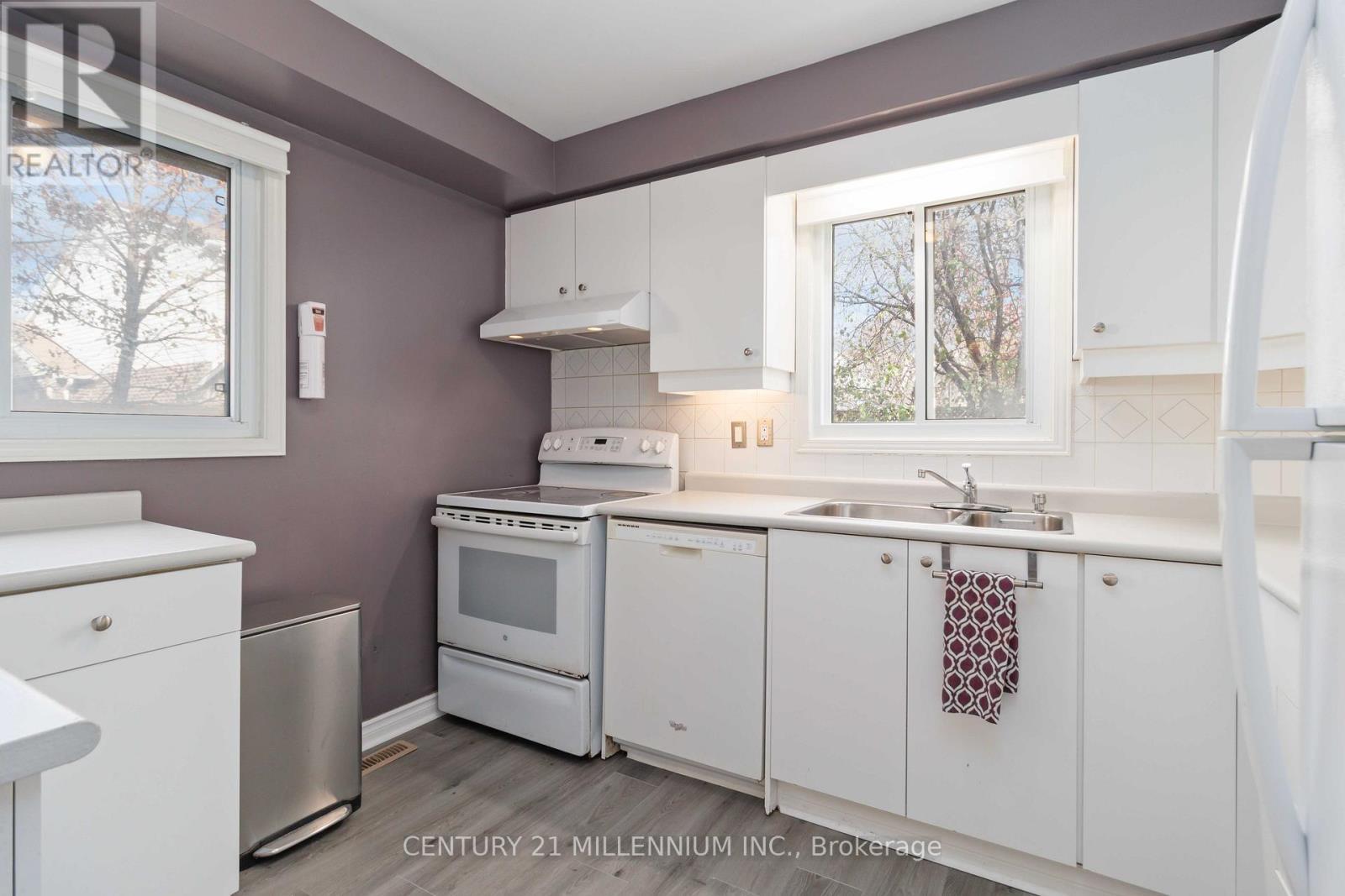 53 Courtleigh Square, Brampton, ON - Indoor Photo Showing Kitchen With Double Sink