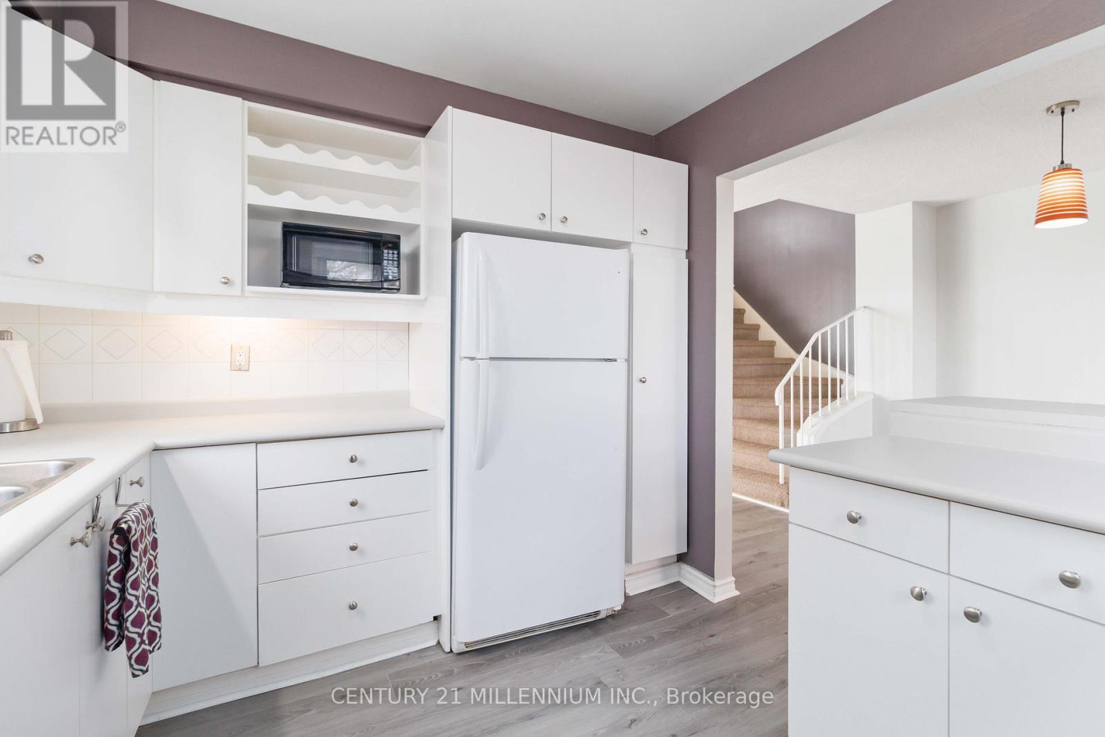 53 Courtleigh Square, Brampton, ON - Indoor Photo Showing Kitchen With Double Sink