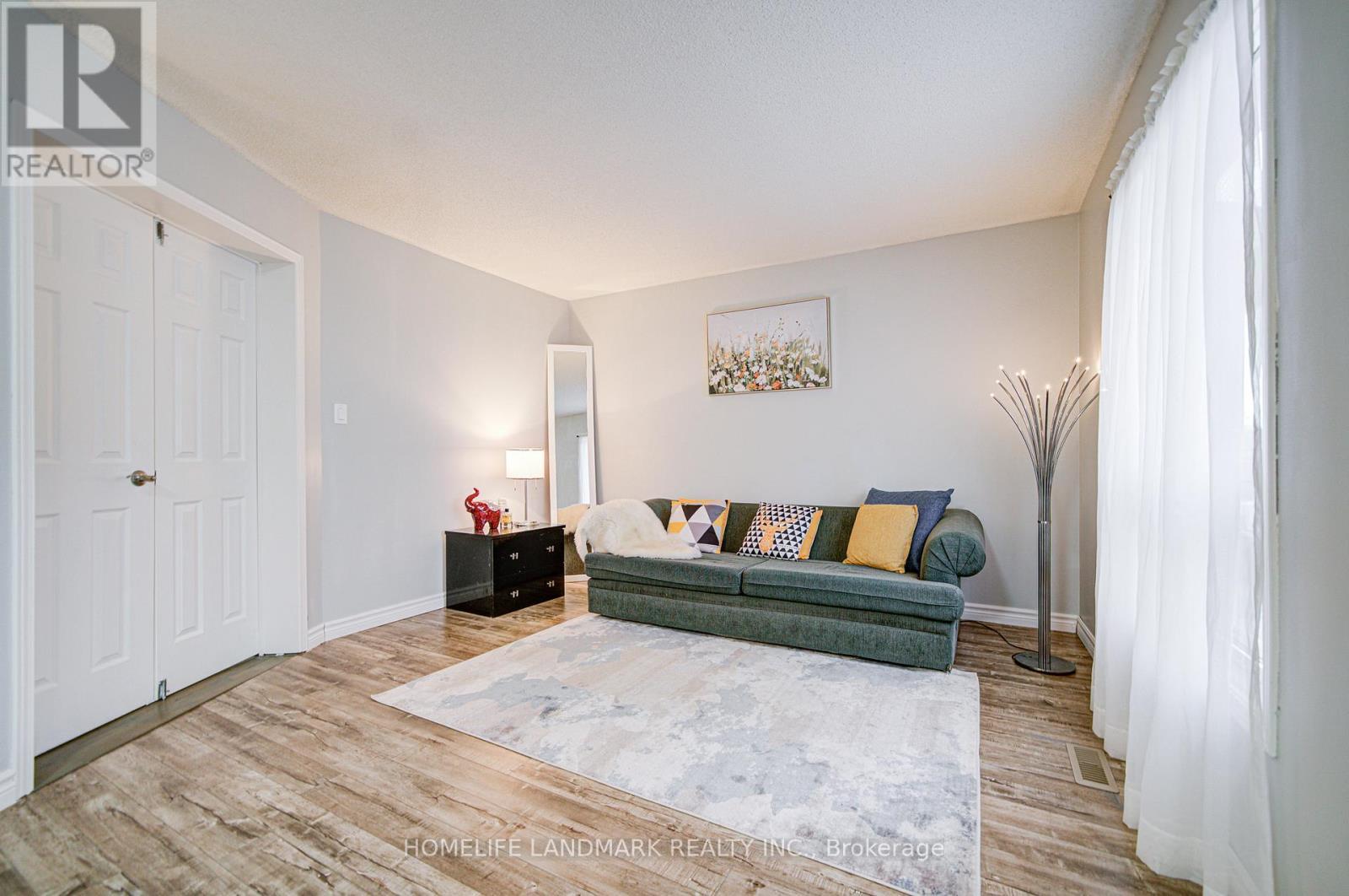3531 Ingram Road, Mississauga, ON - Indoor Photo Showing Living Room