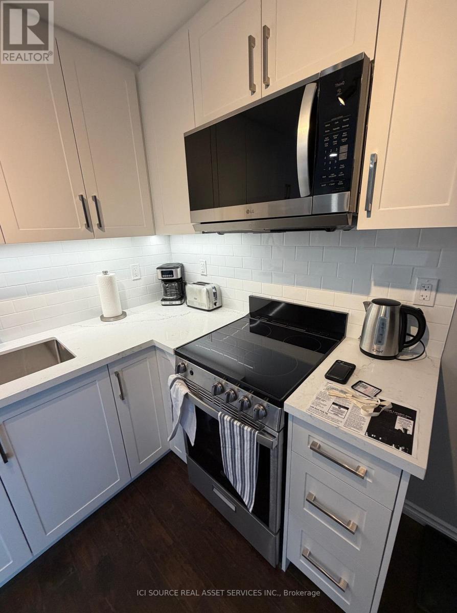 C - 44 Patterson Avenue, Brantford, ON - Indoor Photo Showing Kitchen