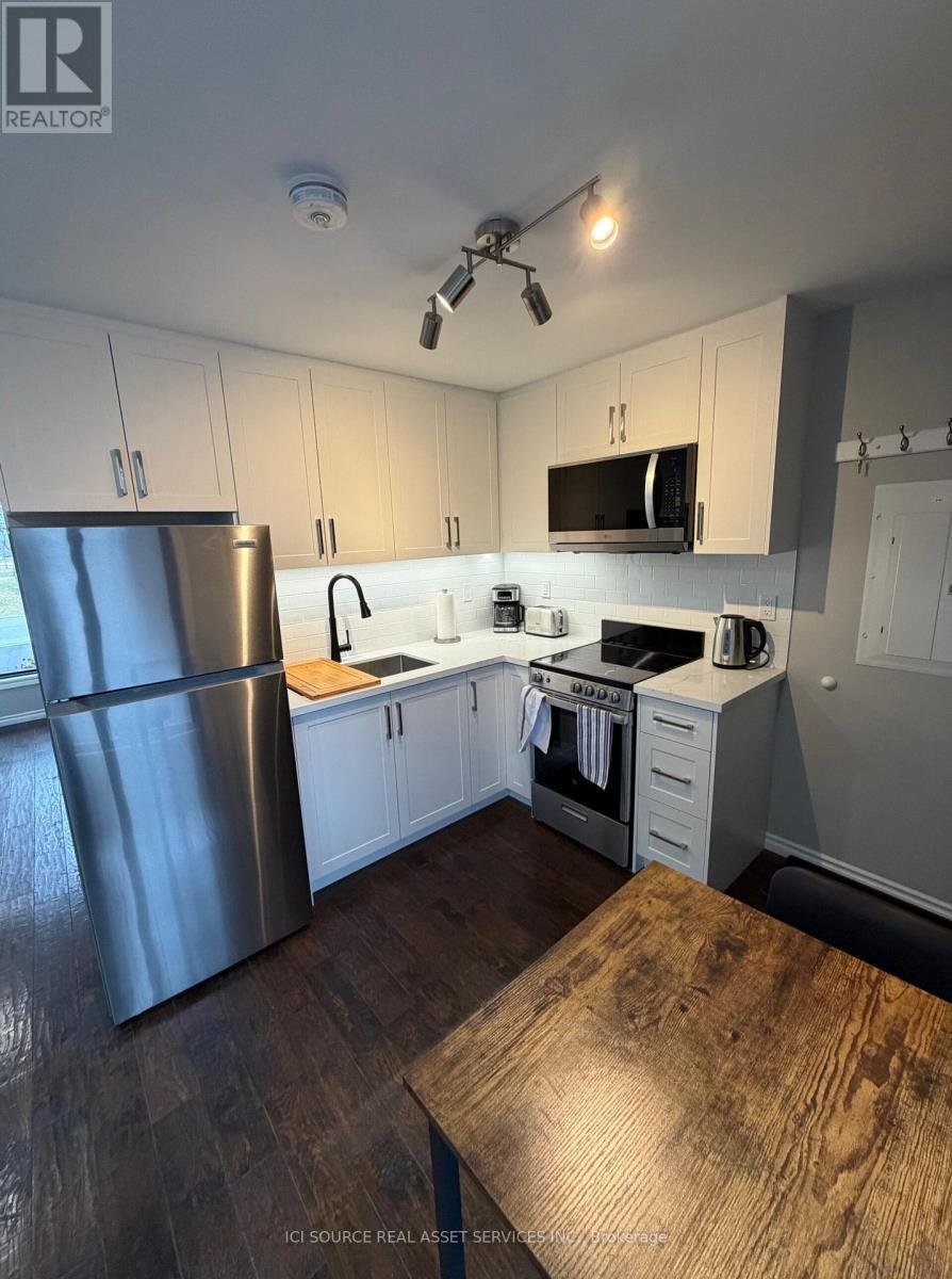 C - 44 Patterson Avenue, Brantford, ON - Indoor Photo Showing Kitchen