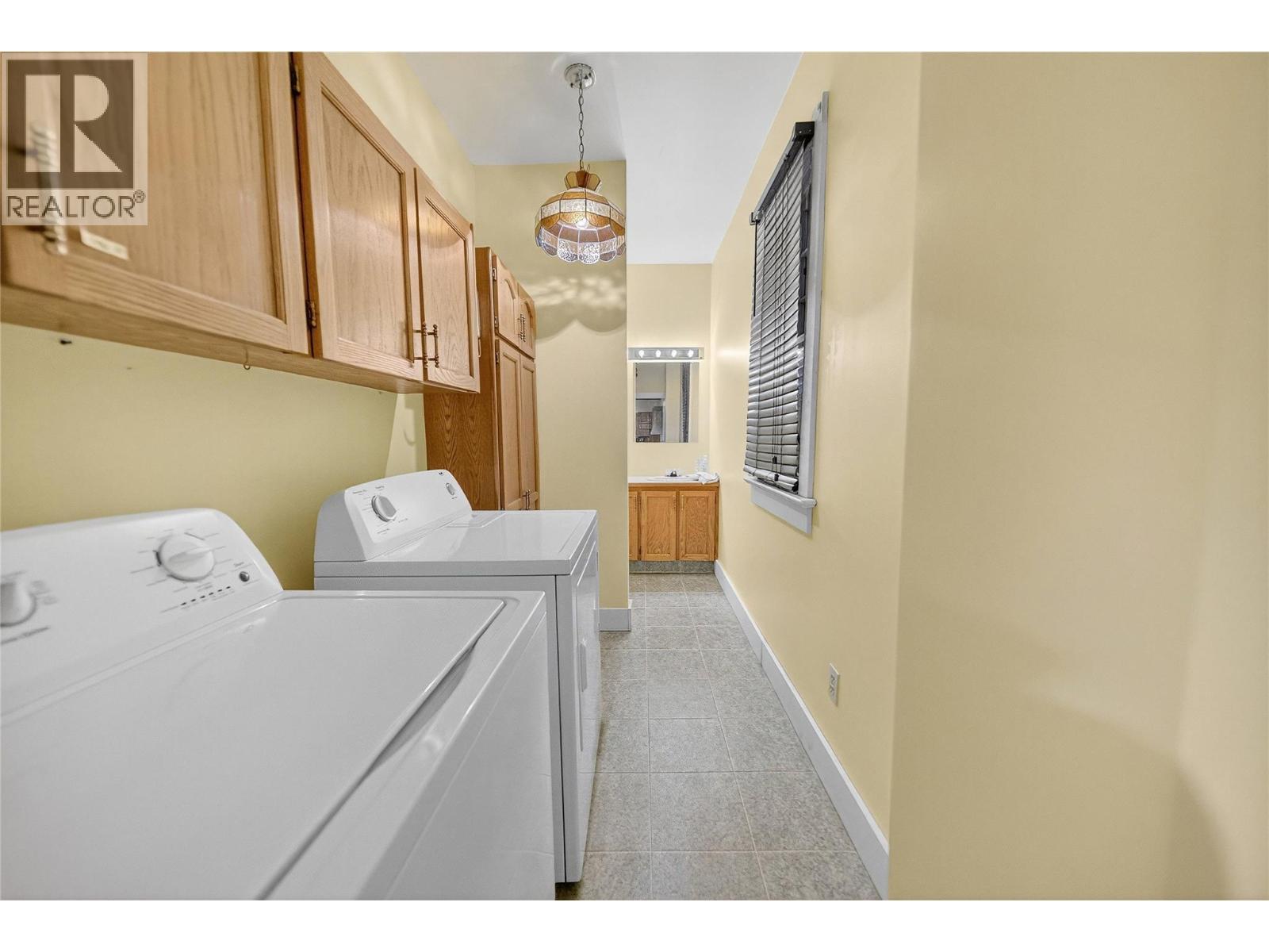 Laundry - 892 9Th Avenue, Fernie, BC - Indoor Photo Showing Laundry Room