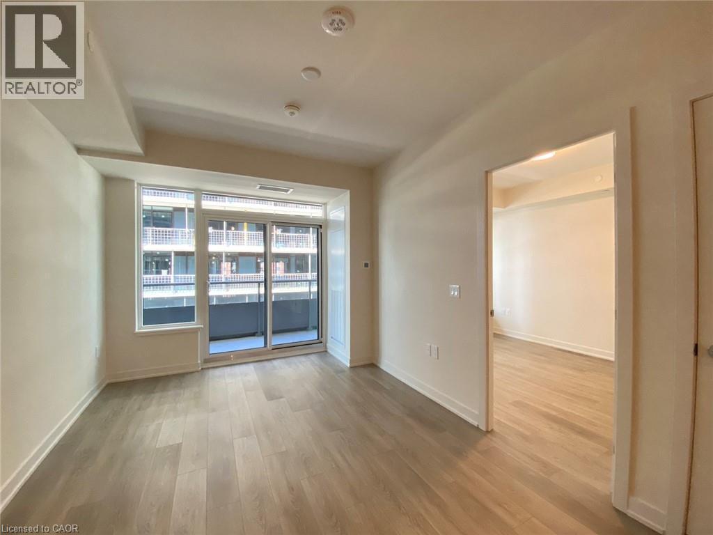 Spare room featuring light wood finished floors and baseboards - 212 King William Street Unit# 1010, Hamilton, ON - Indoor Photo Showing Other Room
