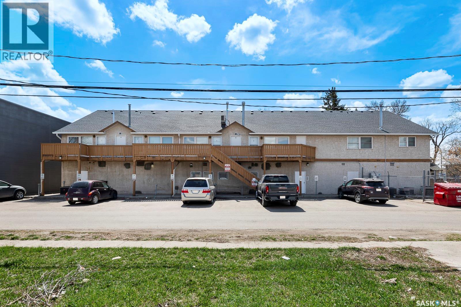 4008 Dewdney Avenue, Regina, SK - Outdoor