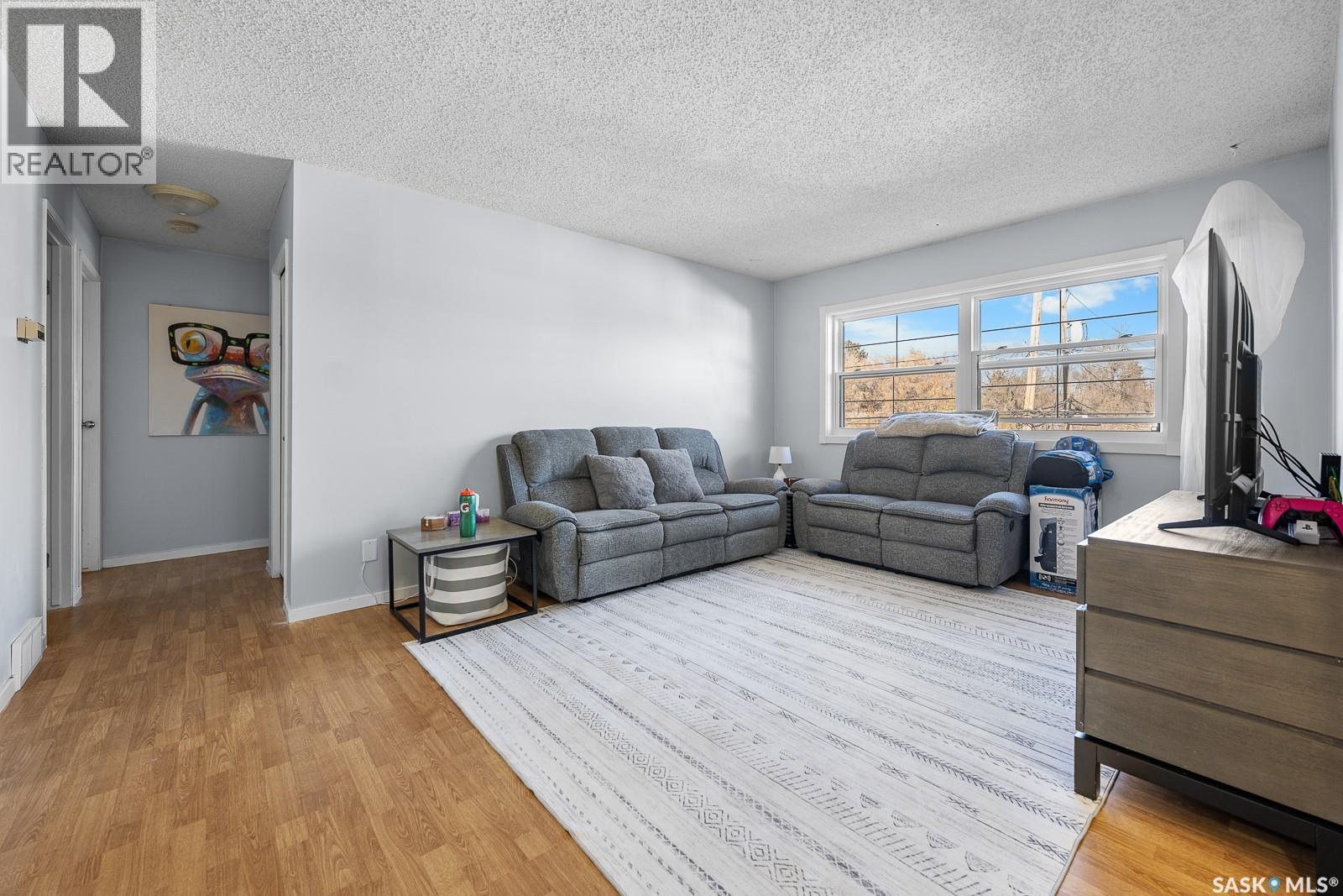 4008 Dewdney Avenue, Regina, SK - Indoor Photo Showing Living Room