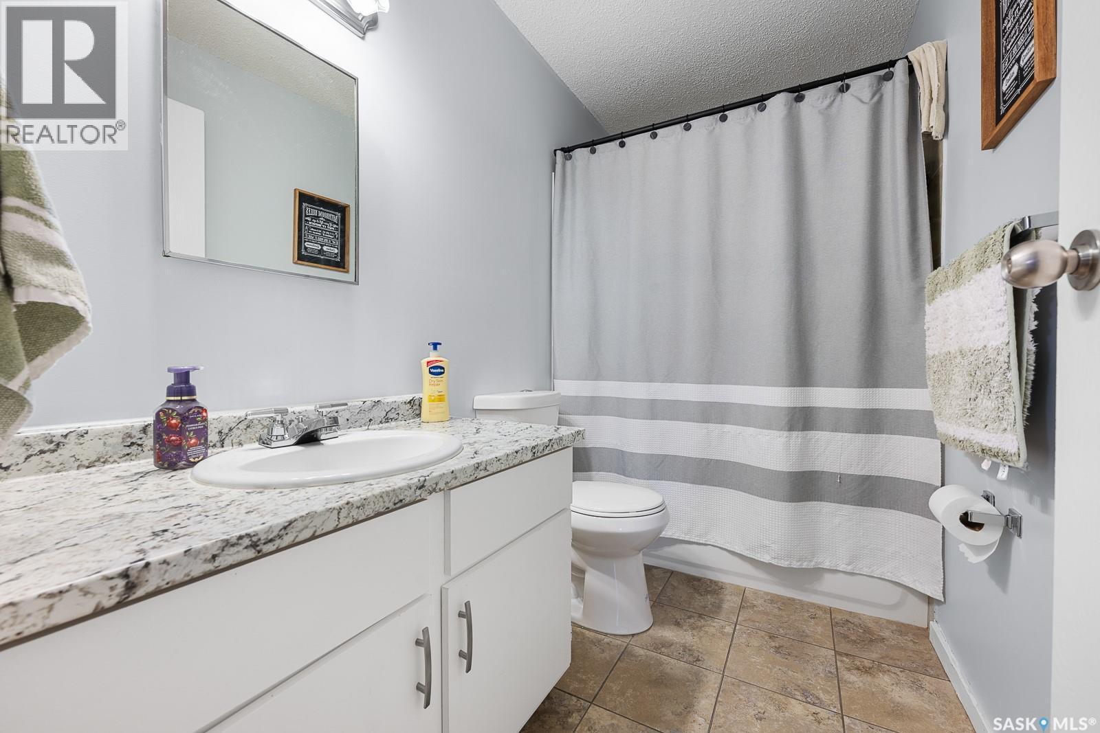 4008 Dewdney Avenue, Regina, SK - Indoor Photo Showing Bathroom