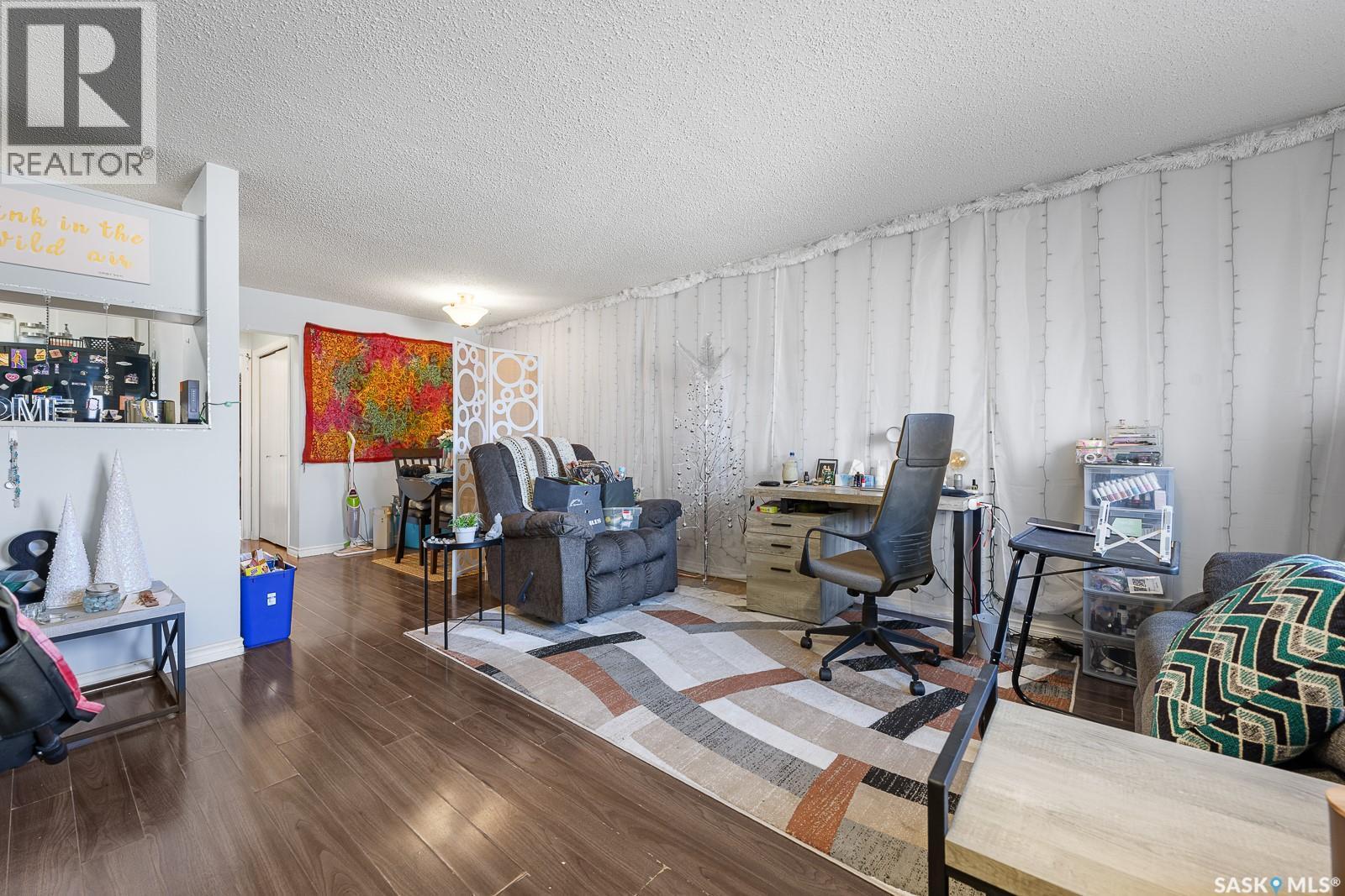 4008 Dewdney Avenue, Regina, SK - Indoor