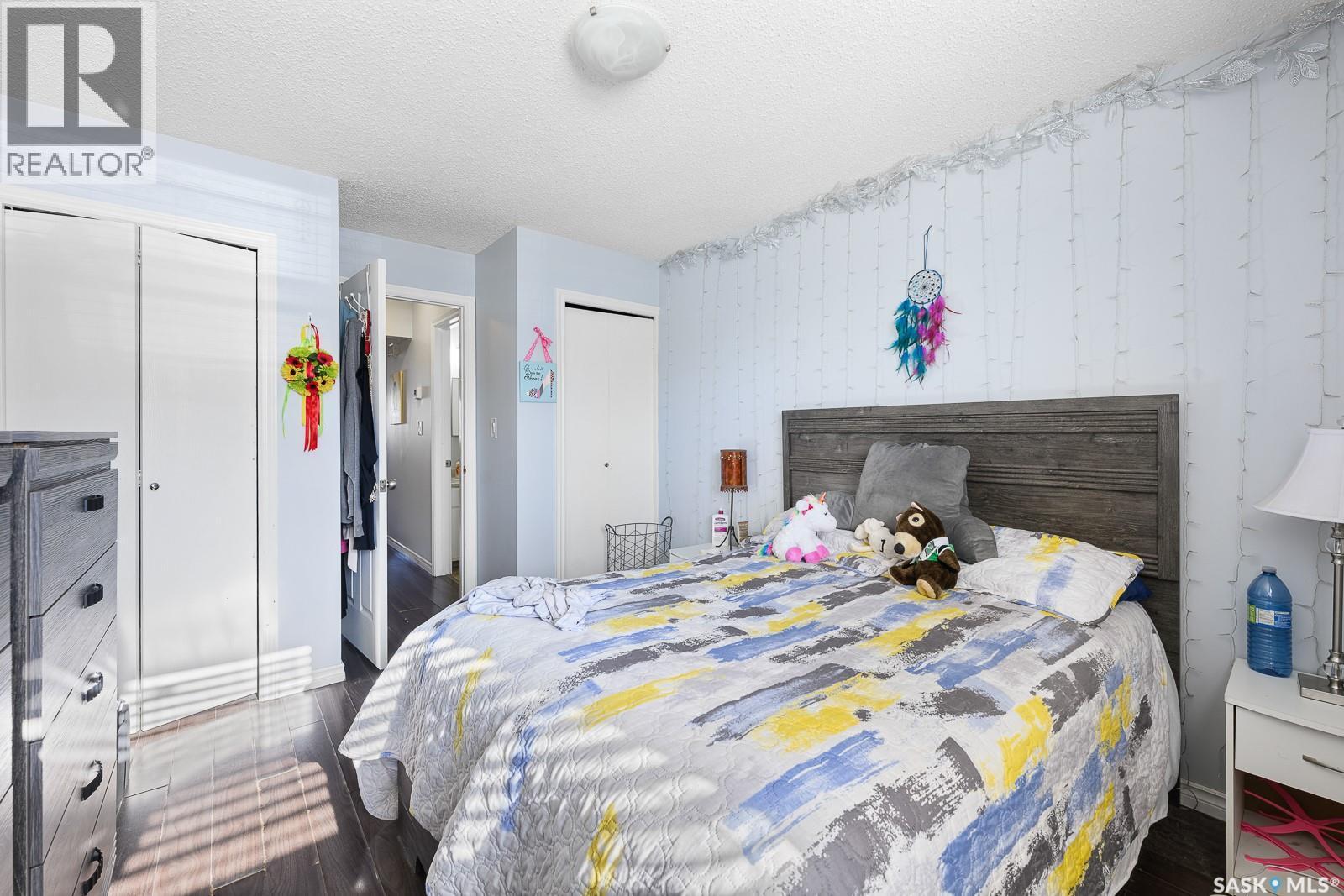 4008 Dewdney Avenue, Regina, SK - Indoor Photo Showing Bedroom