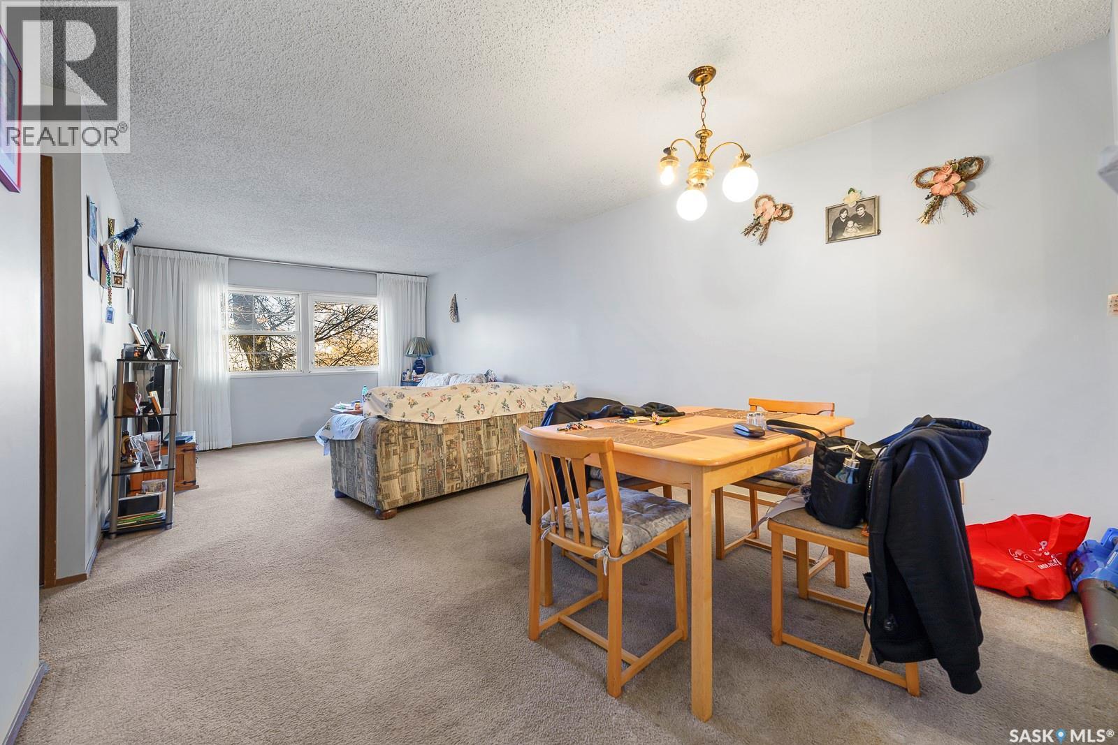 4008 Dewdney Avenue, Regina, SK - Indoor