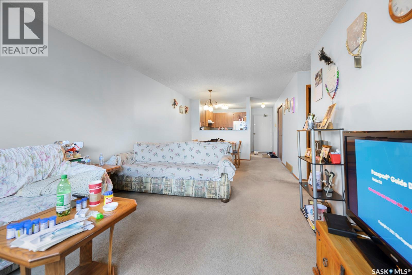 4008 Dewdney Avenue, Regina, SK - Indoor