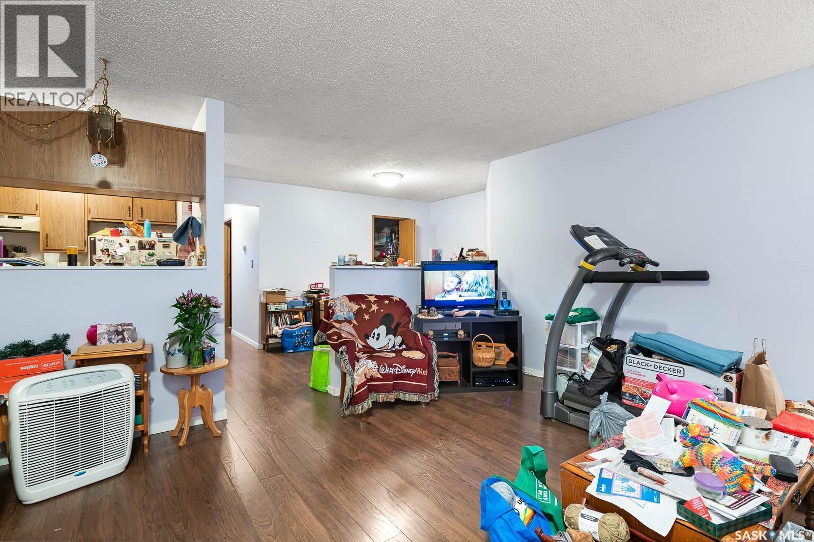4008 Dewdney Avenue, Regina, SK - Indoor Photo Showing Gym Room