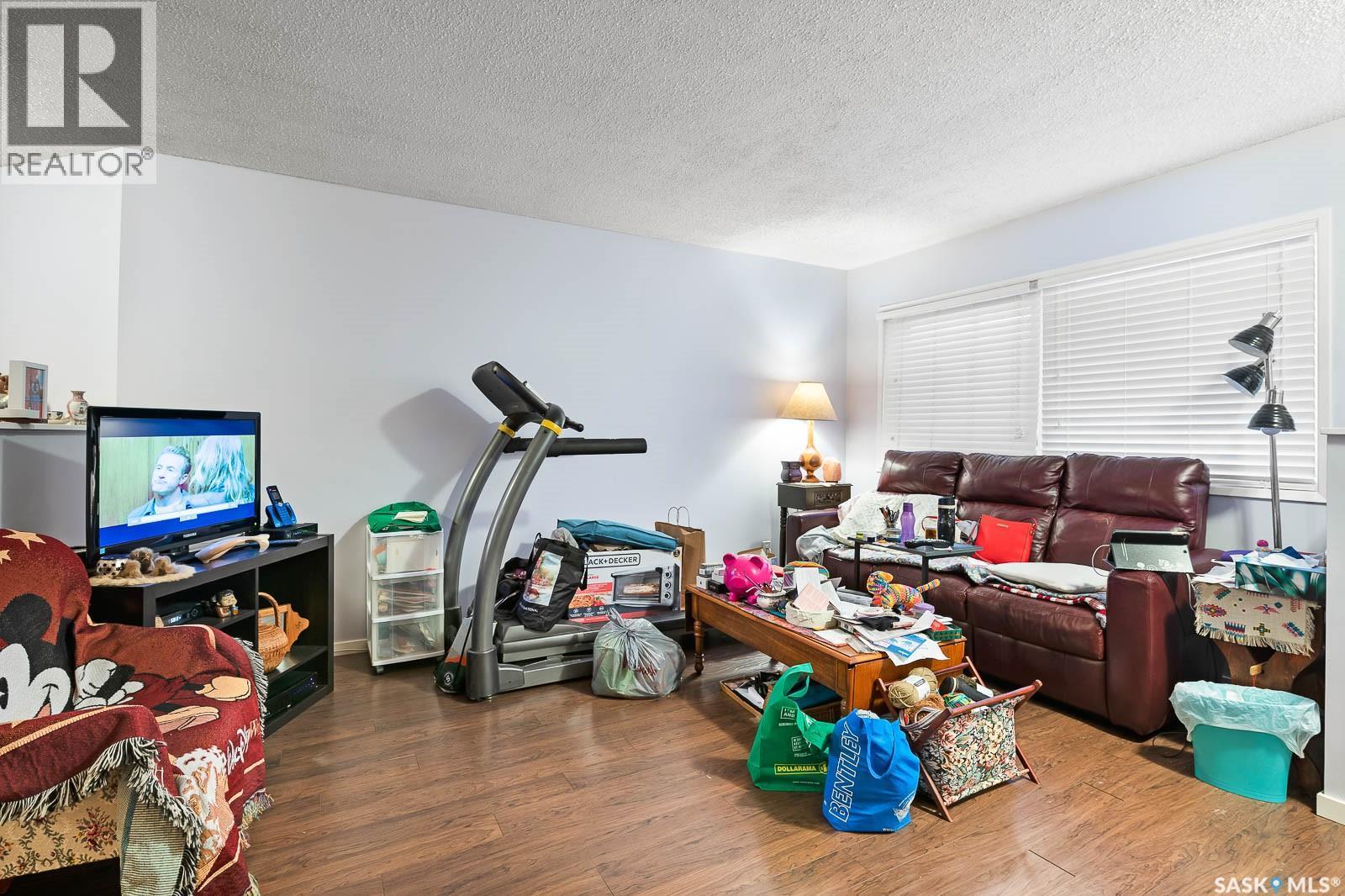 4008 Dewdney Avenue, Regina, SK - Indoor