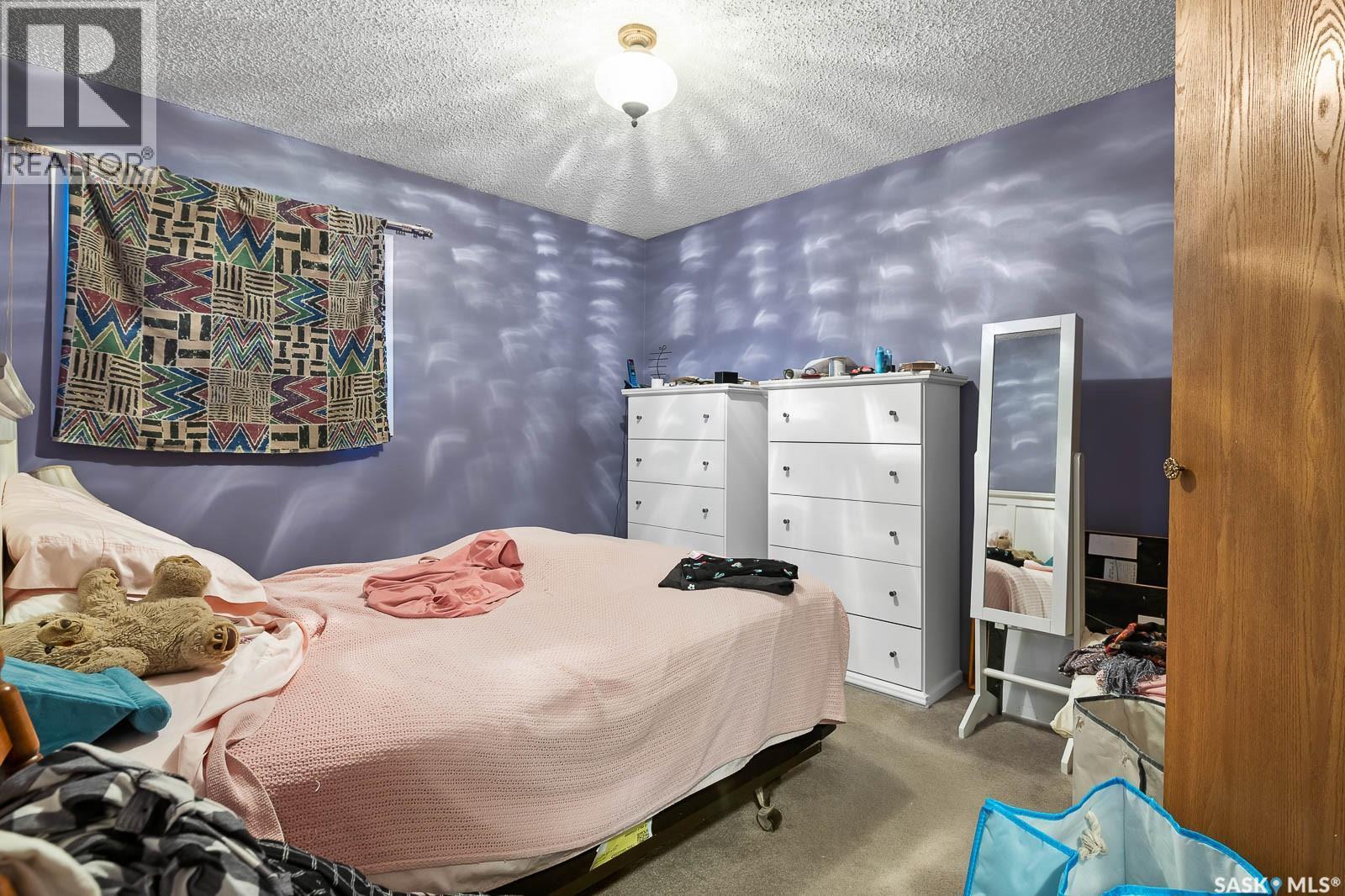4008 Dewdney Avenue, Regina, SK - Indoor Photo Showing Bedroom