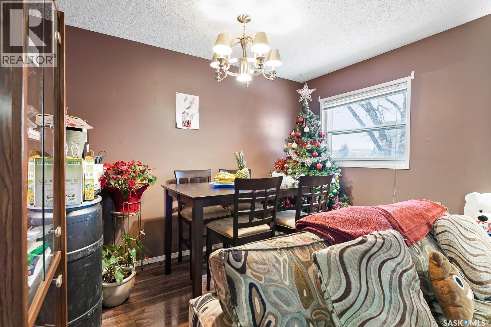 4008 Dewdney Avenue, Regina, SK - Indoor