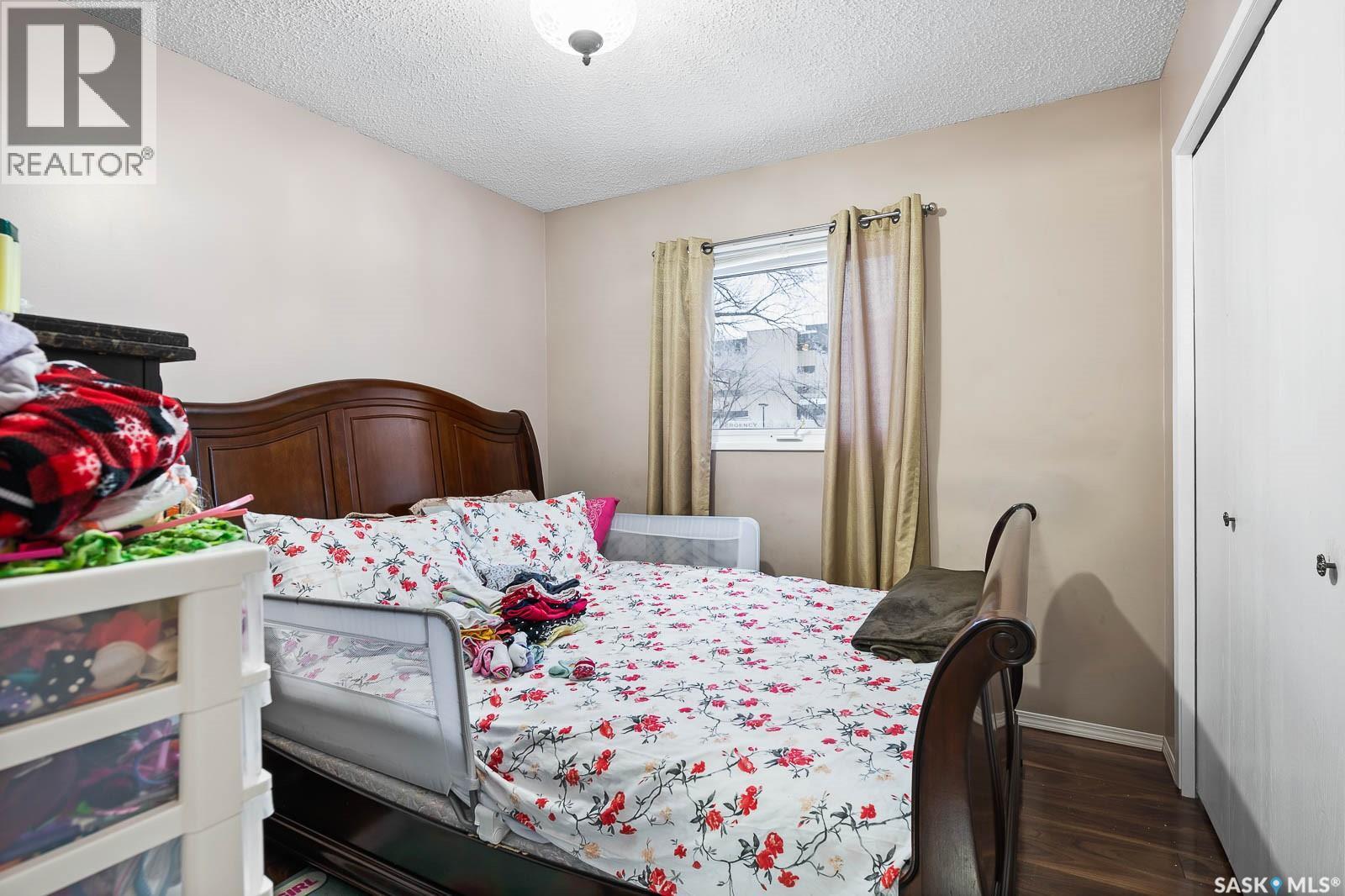 4008 Dewdney Avenue, Regina, SK - Indoor Photo Showing Bedroom