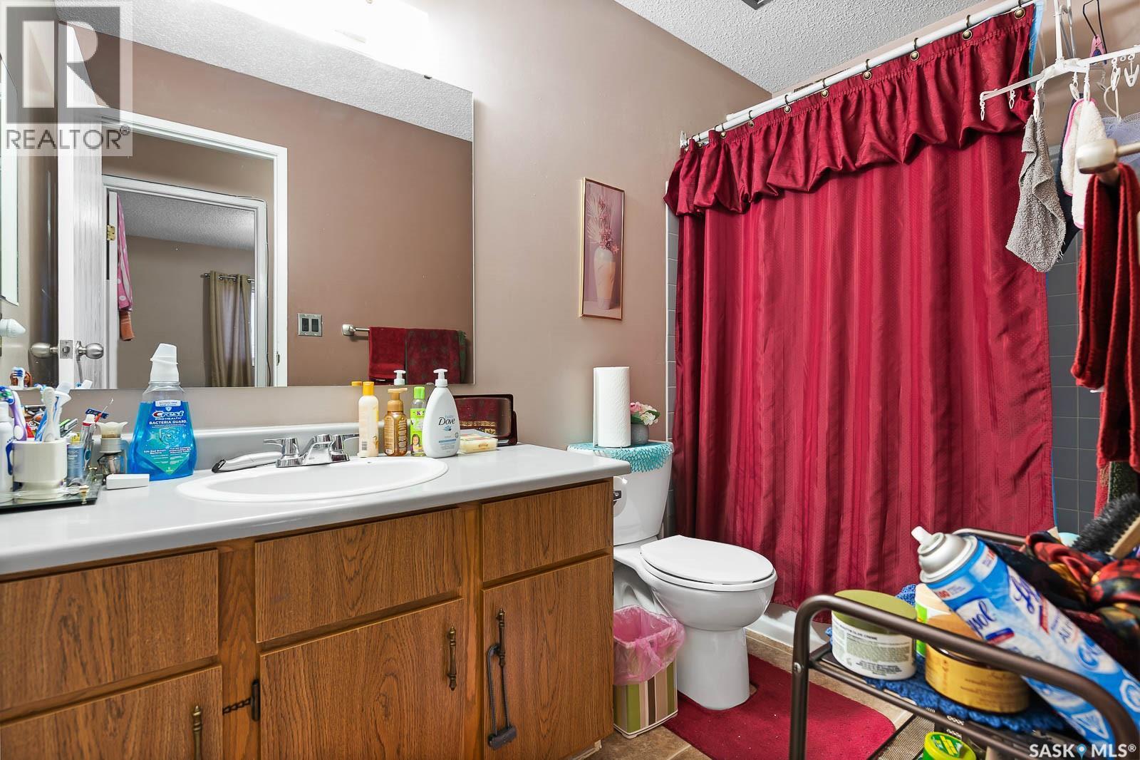 4008 Dewdney Avenue, Regina, SK - Indoor Photo Showing Bathroom