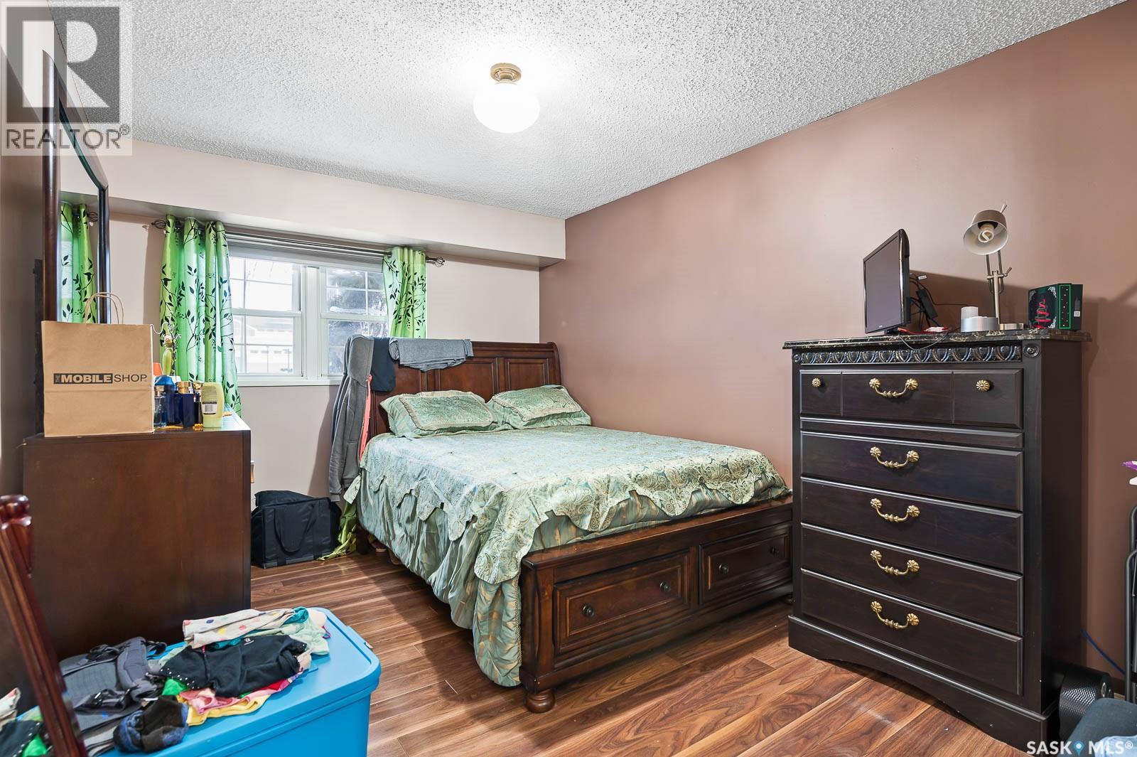 4008 Dewdney Avenue, Regina, SK - Indoor Photo Showing Bedroom