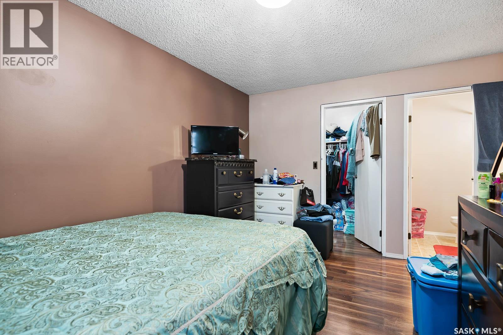 4008 Dewdney Avenue, Regina, SK - Indoor Photo Showing Bedroom