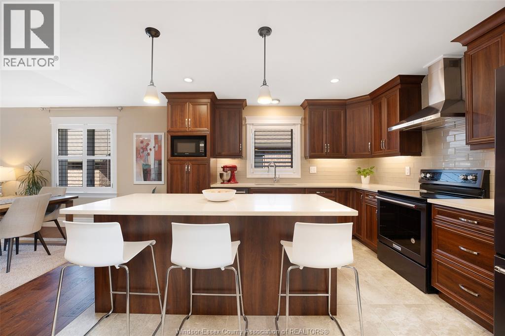 1345 Deer Run Trail, Lakeshore, ON - Indoor Photo Showing Kitchen With Upgraded Kitchen