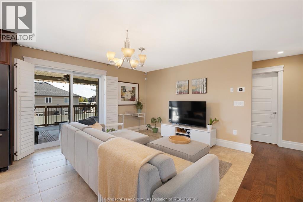 1345 Deer Run Trail, Lakeshore, ON - Indoor Photo Showing Living Room