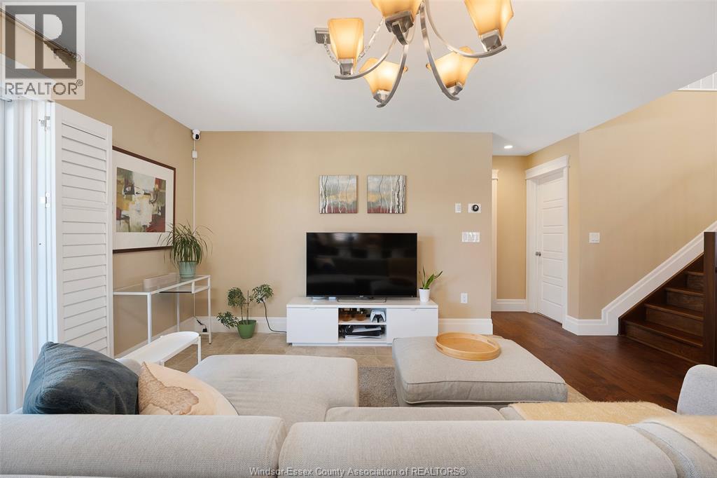 1345 Deer Run Trail, Lakeshore, ON - Indoor Photo Showing Living Room