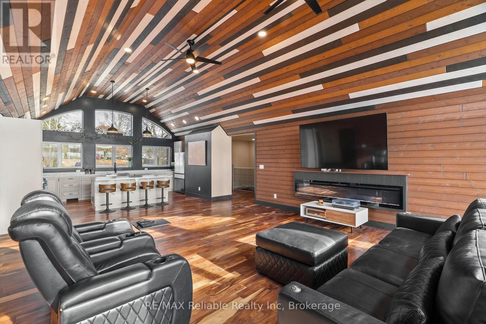 43841 Cranbrook Road, Huron East (Grey), ON - Indoor Photo Showing Living Room With Fireplace